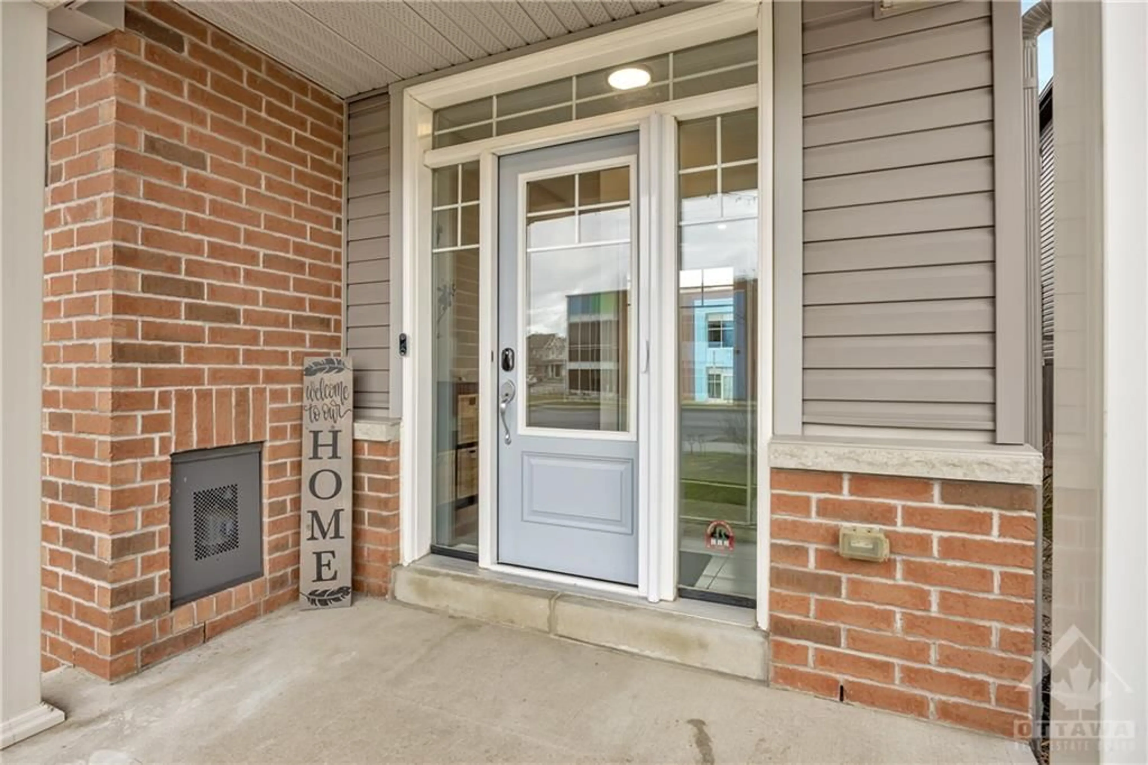 Indoor entryway, wood floors for 2538 RIVER MIST Rd, Ottawa Ontario K2C 3H2