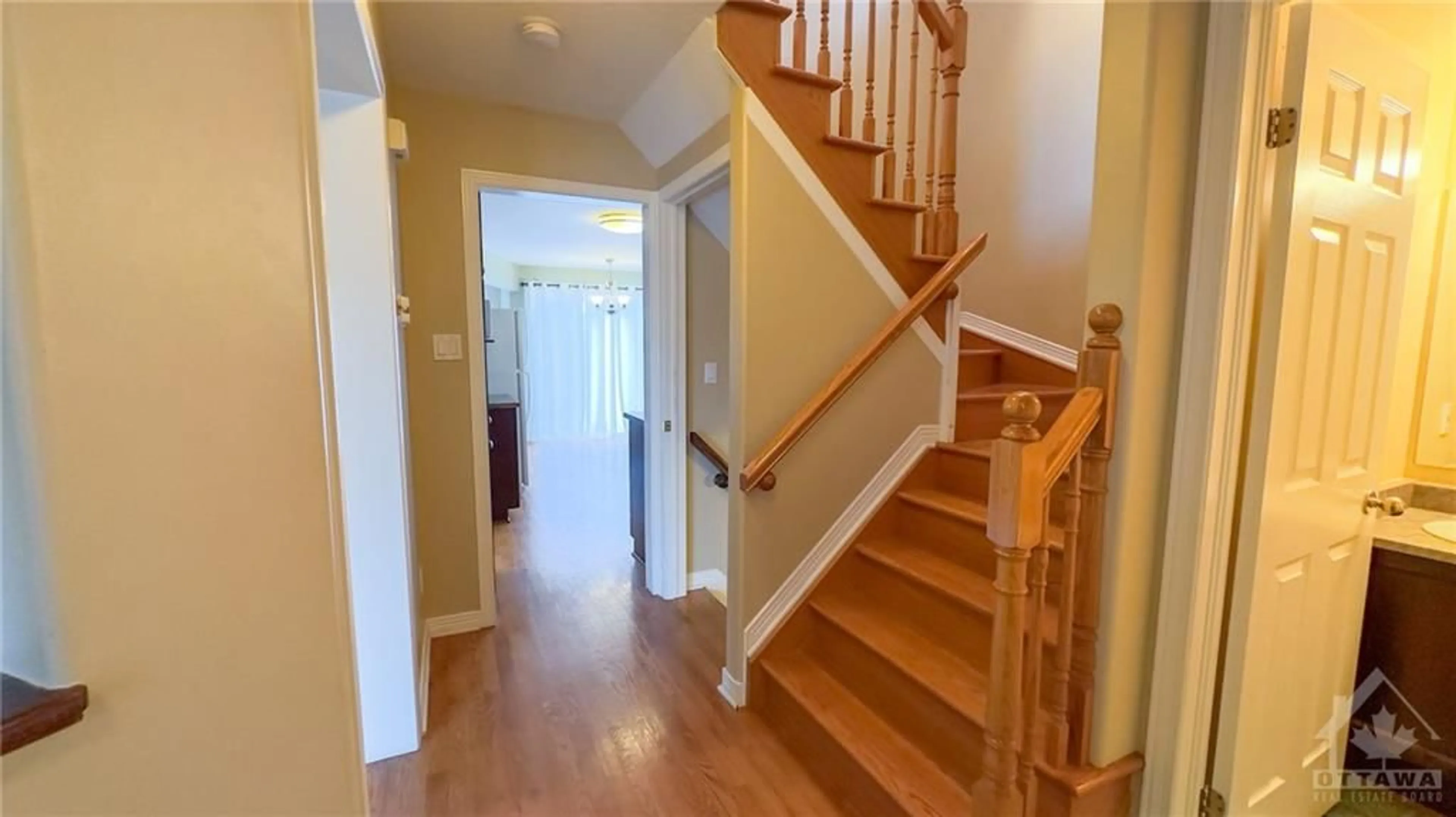 Indoor foyer, wood floors for 59 MONTANA Way, Ottawa Ontario K2J 4M4