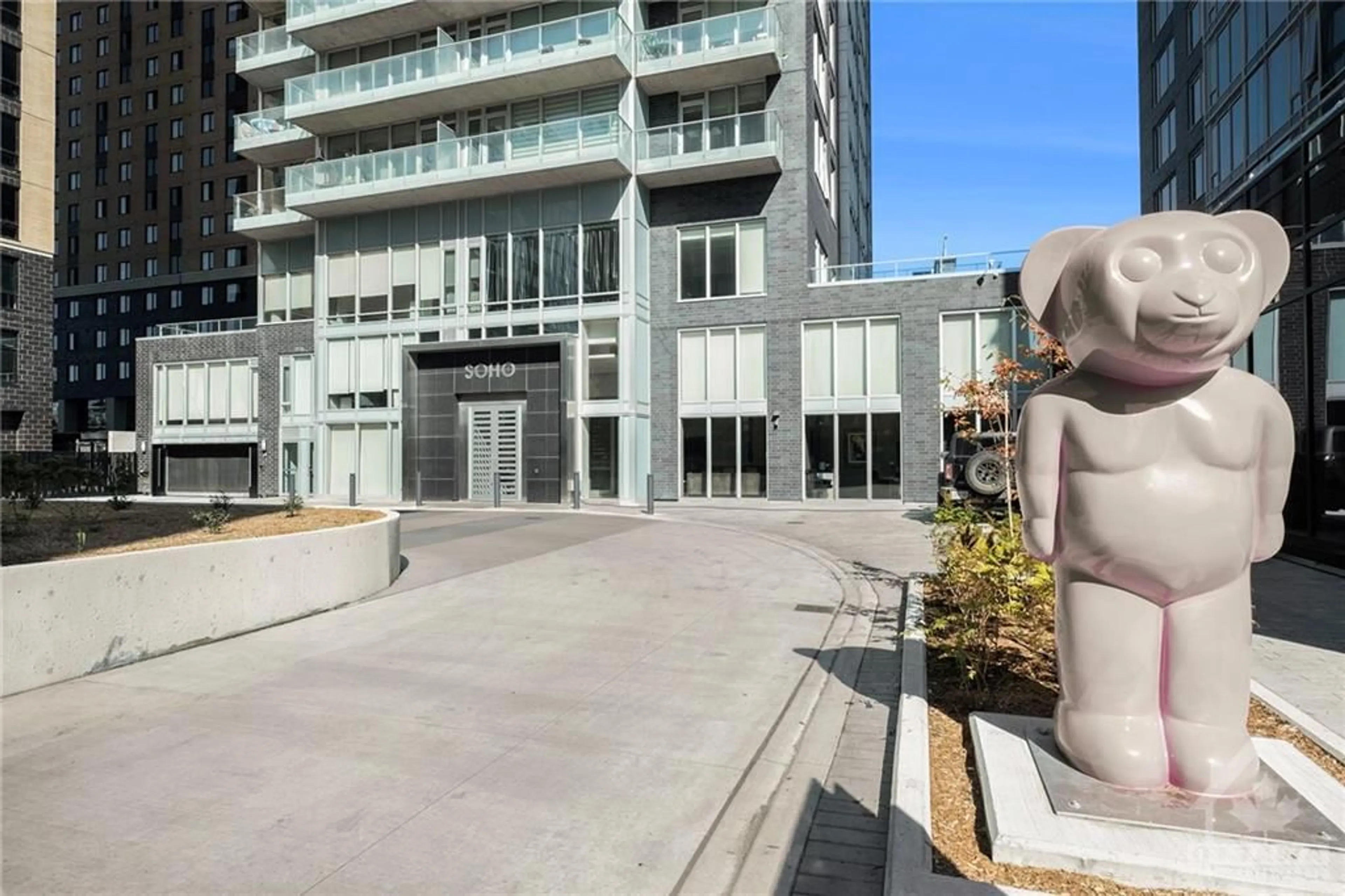 A pic from exterior of the house or condo, the front or back of building for 111 CHAMPAGNE Ave #507, Ottawa Ontario K1S 5V3