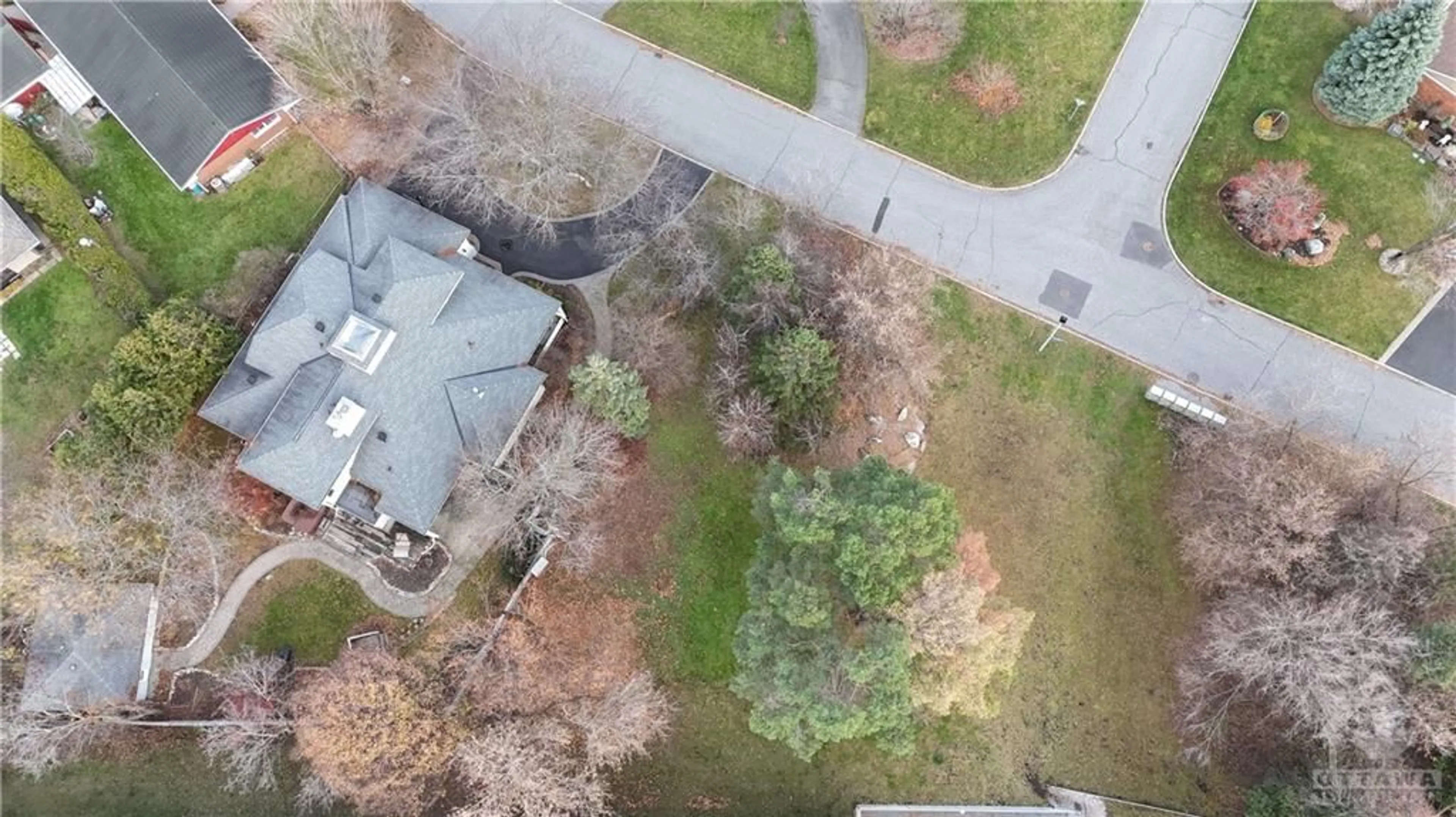 Frontside or backside of a home, the street view for 4 ALEUTIAN Rd, Ottawa Ontario K2H 7C8