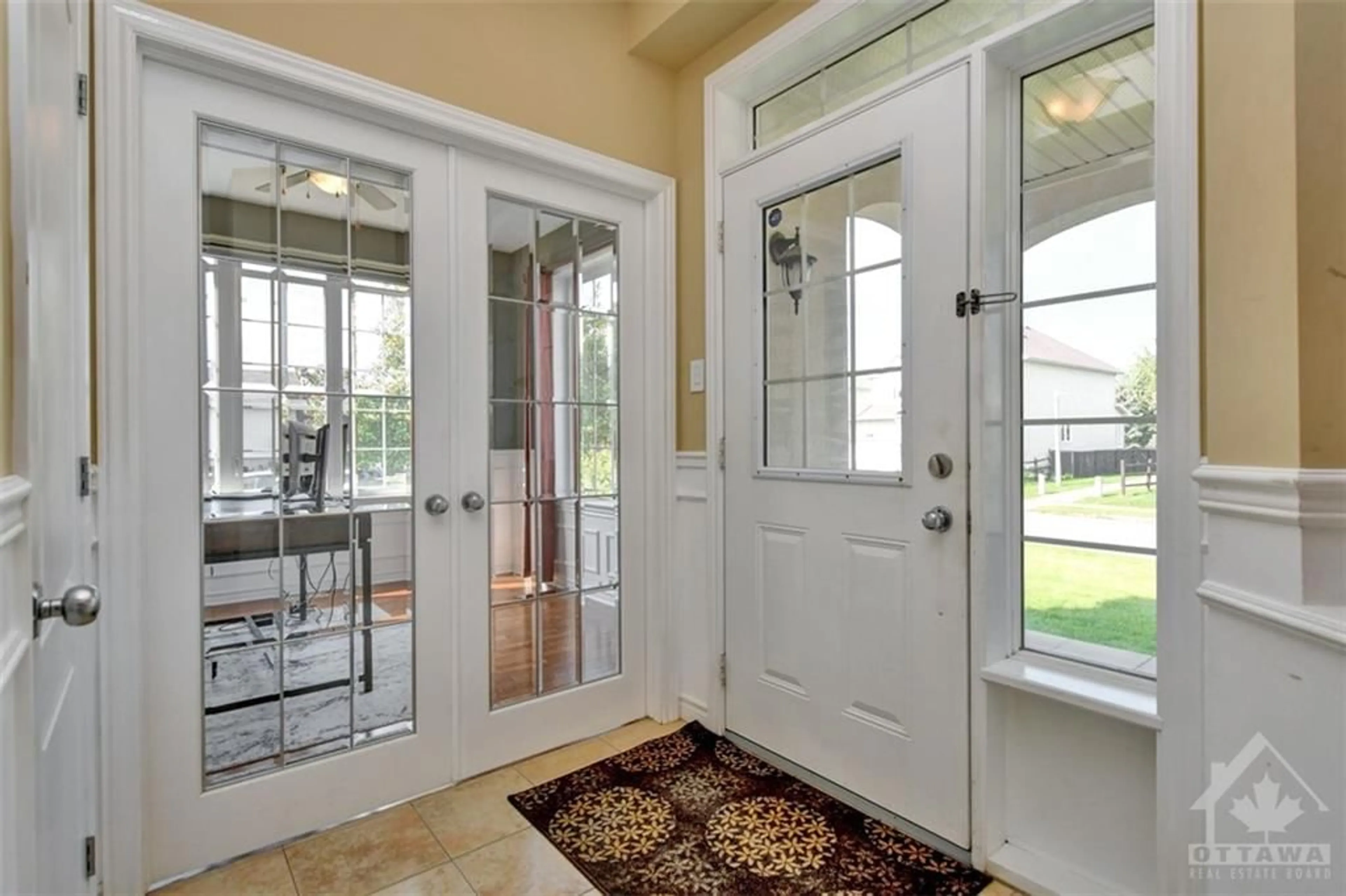 Indoor entryway, wood floors for 1900 MICKELBERRY Cres, Orleans Ontario K4A 0E5