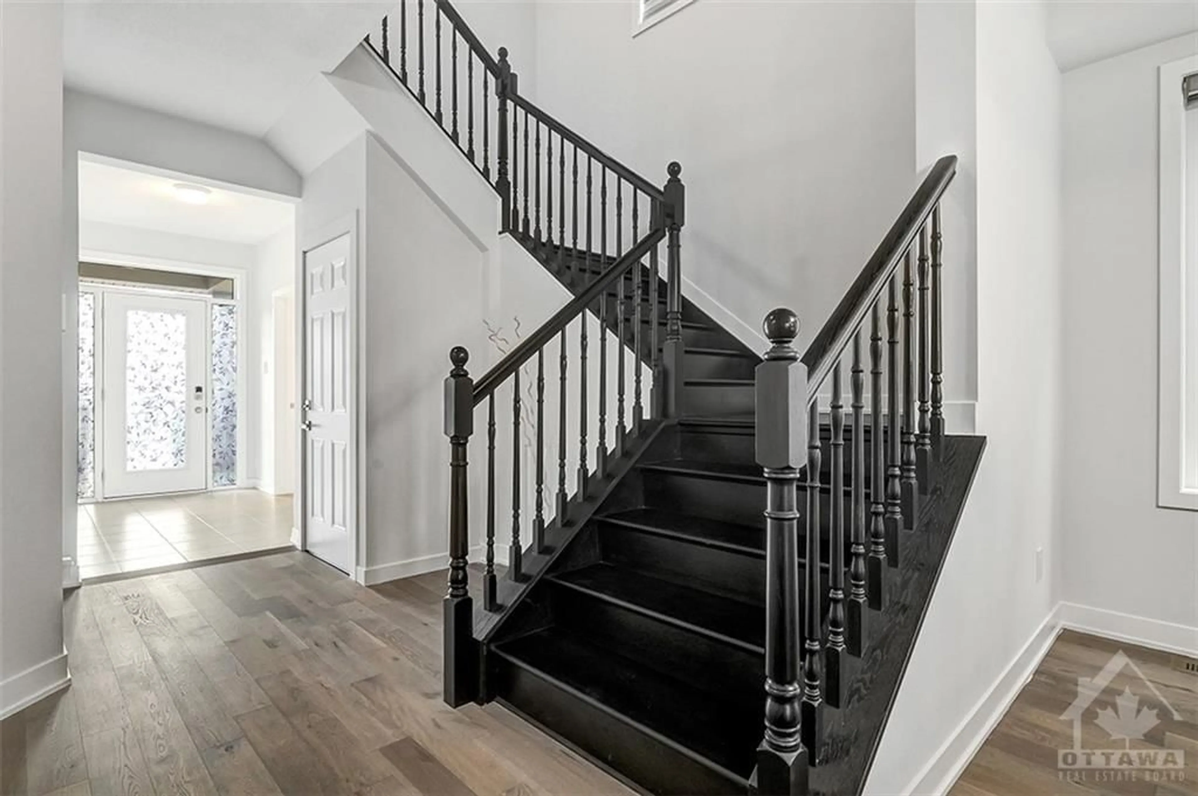 Stairs for 309 CROSSWAY Terr, Ottawa Ontario K2S 3A8