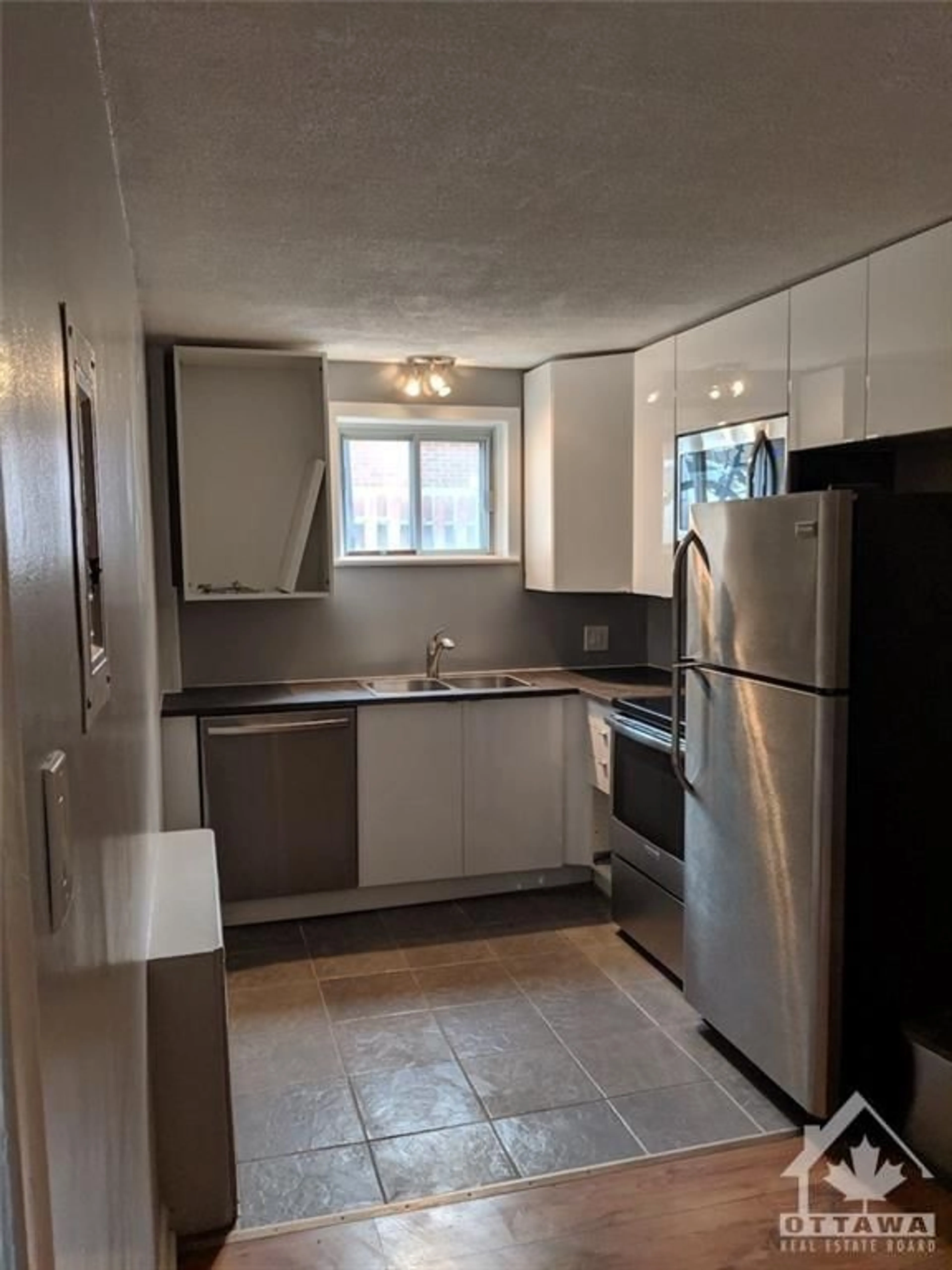 Standard kitchen, unknown floor, cottage for 382 BRANT St, Ottawa Ontario K1L 6V6