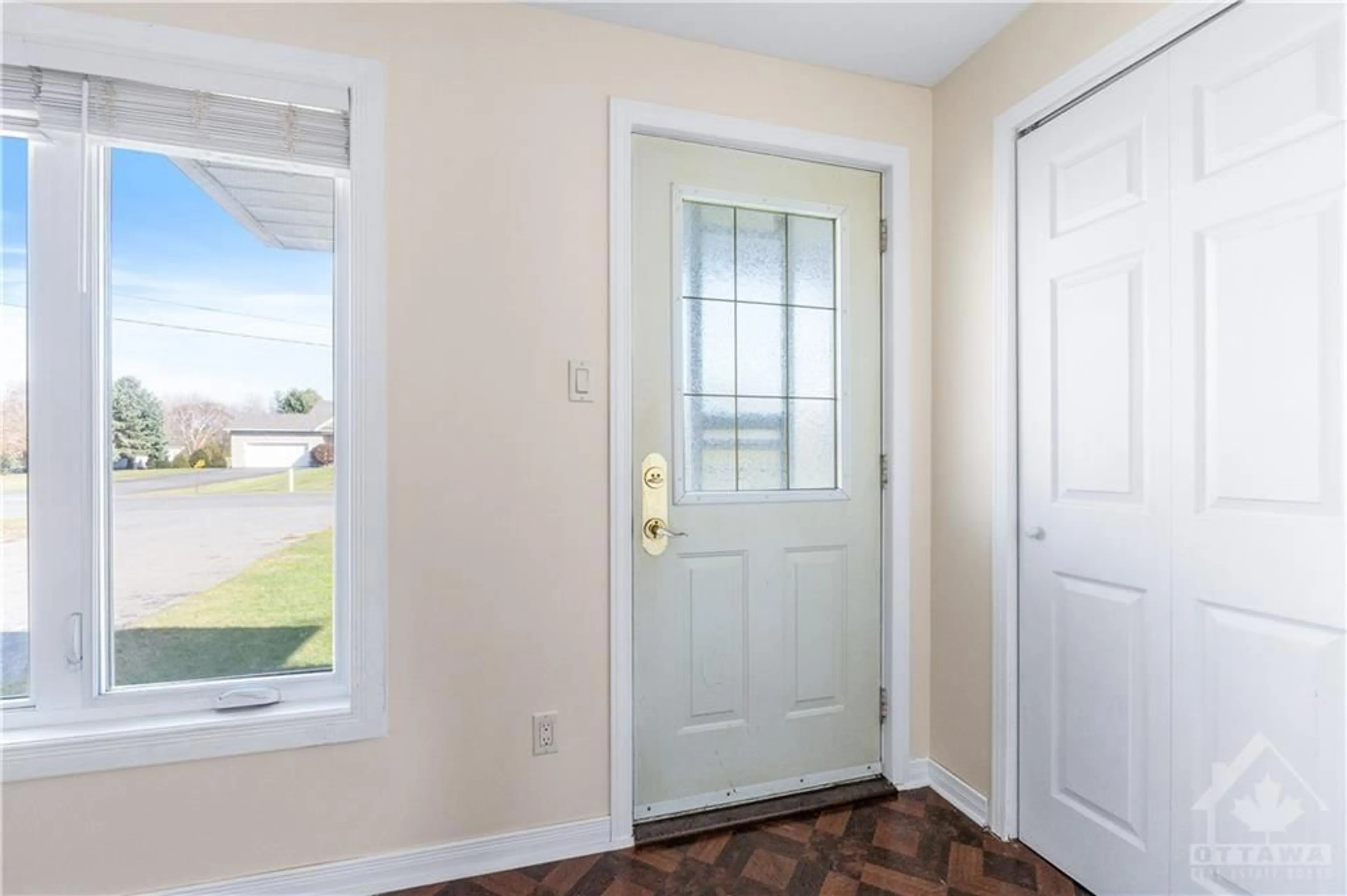 Indoor entryway, wood floors for 2120 VALLEY St, Moose Creek Ontario K0C 1W0