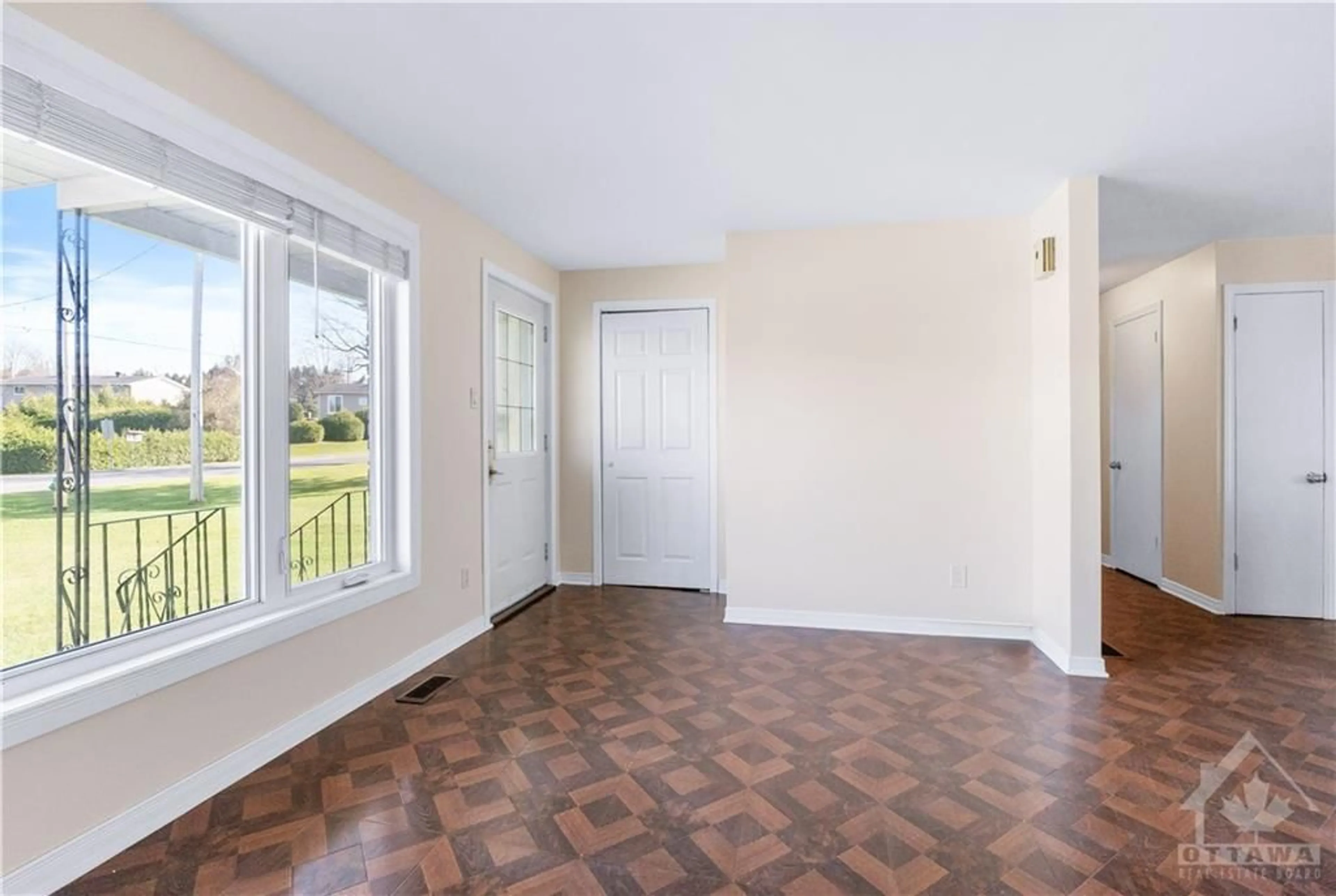 Indoor entryway, wood floors for 2120 VALLEY St, Moose Creek Ontario K0C 1W0