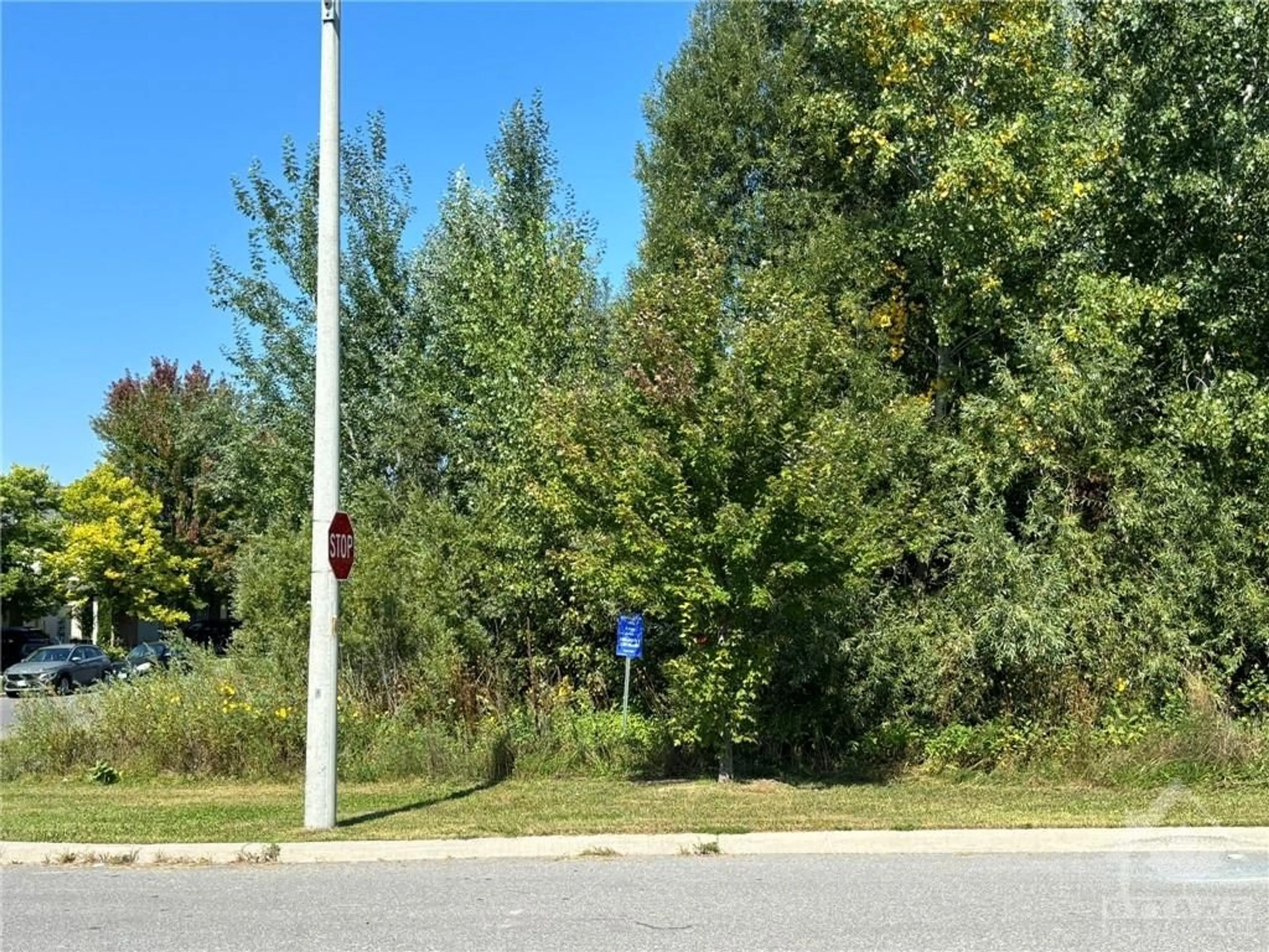 Frontside or backside of a home, the street view for 502 SILVERBELL Cres, Ottawa Ontario K0A 2P0