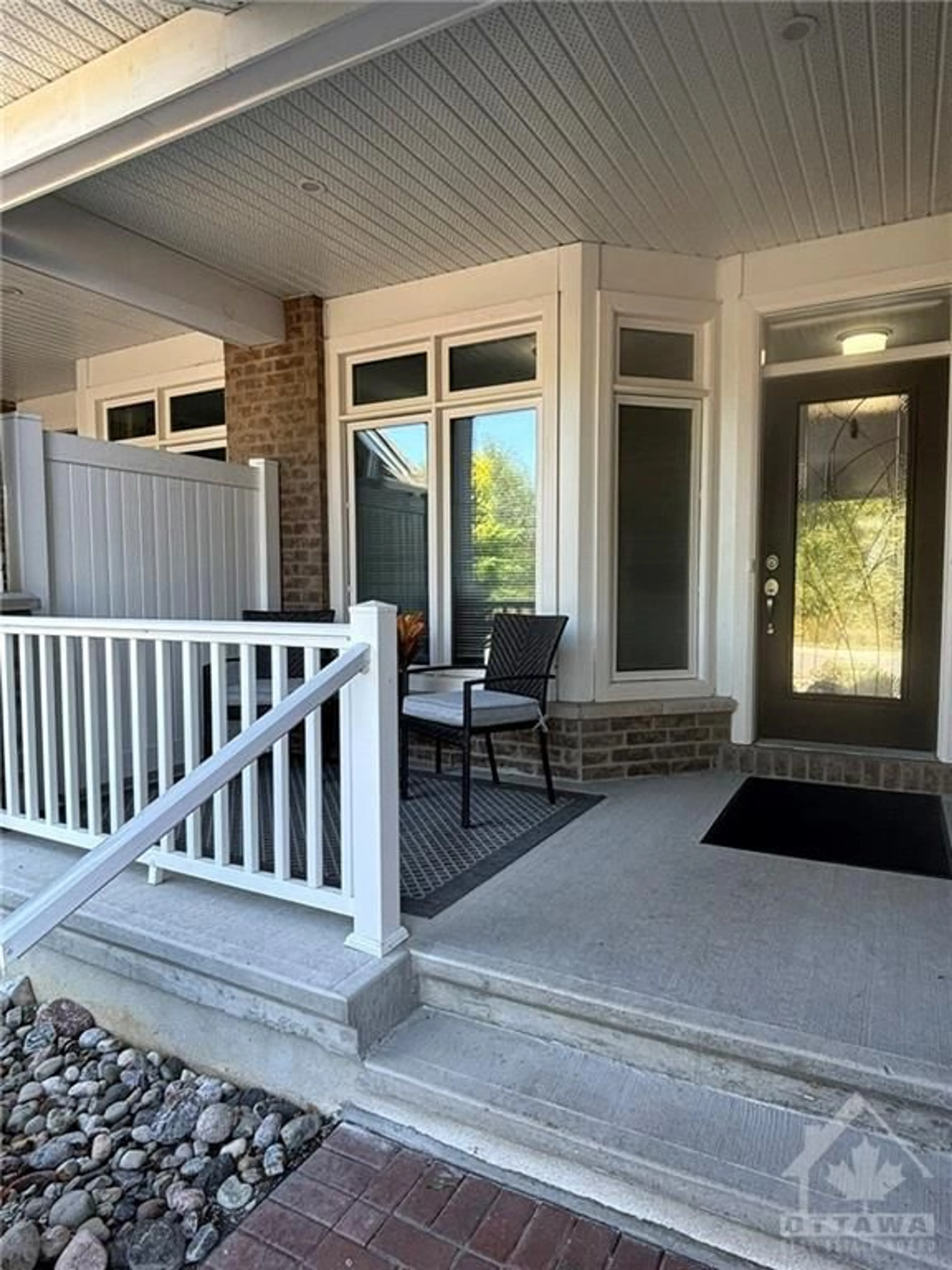 Indoor entryway, cement floor for 502 SILVERBELL Cres, Ottawa Ontario K0A 2P0