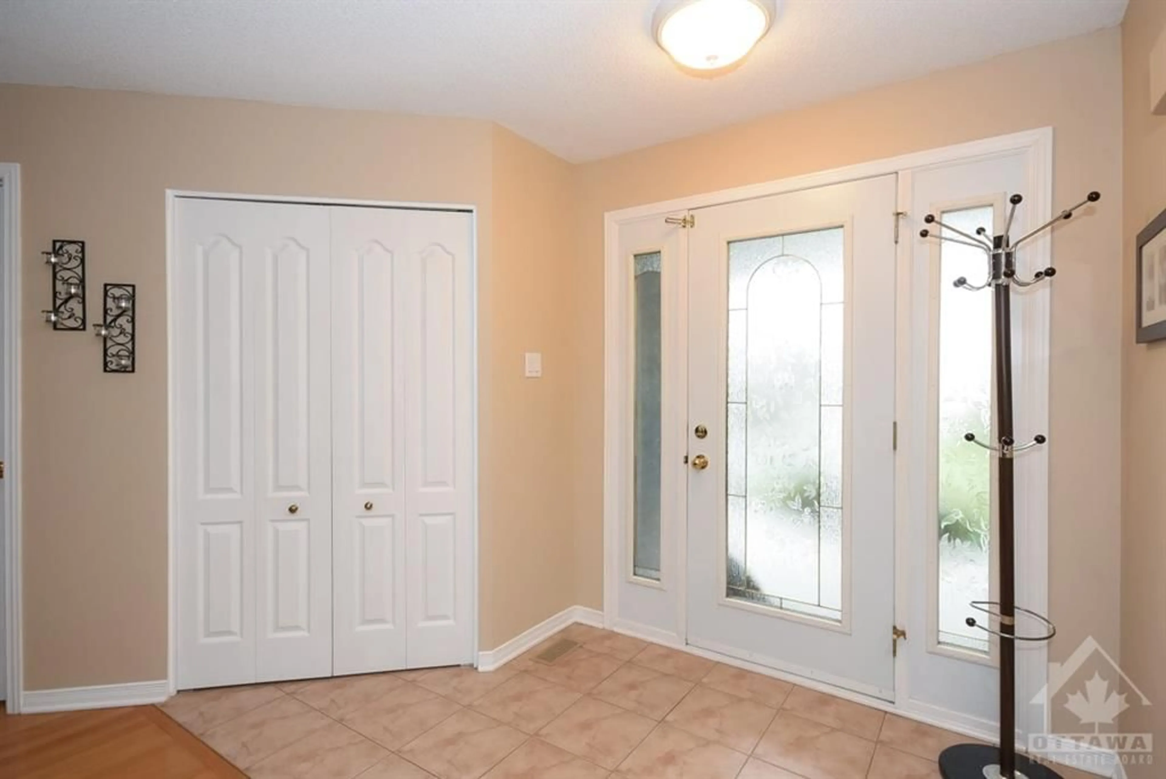 Indoor entryway, wood floors for 1963 MCDERMID Rd, Crysler Ontario K0A 1R0