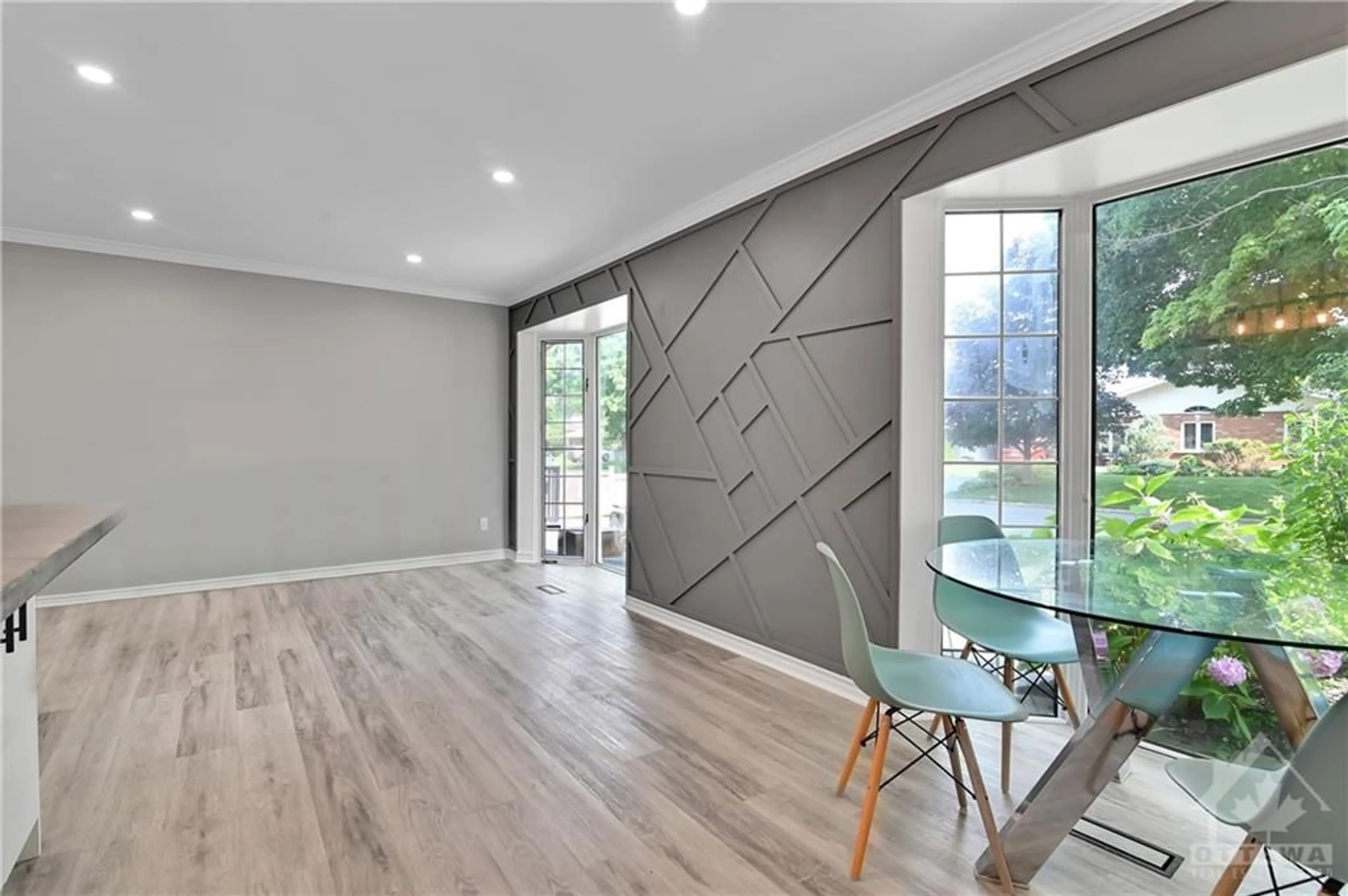 Indoor entryway, wood floors for 3028 LINTON Rd, Ottawa Ontario K1V 8H3