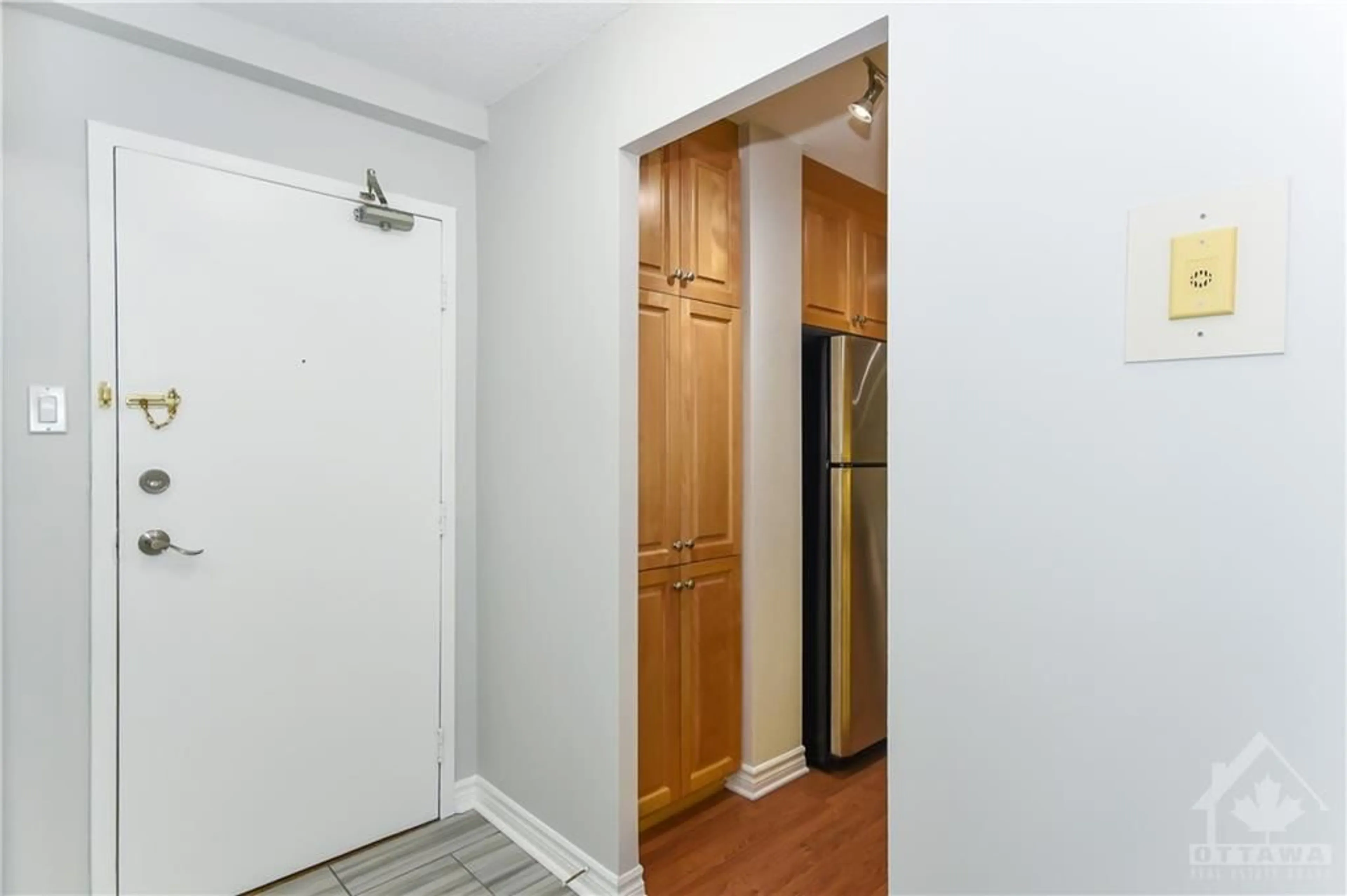 Indoor entryway, not visible floor for 2400 VIRGINIA Dr #305, Ottawa Ontario K1H 8L3