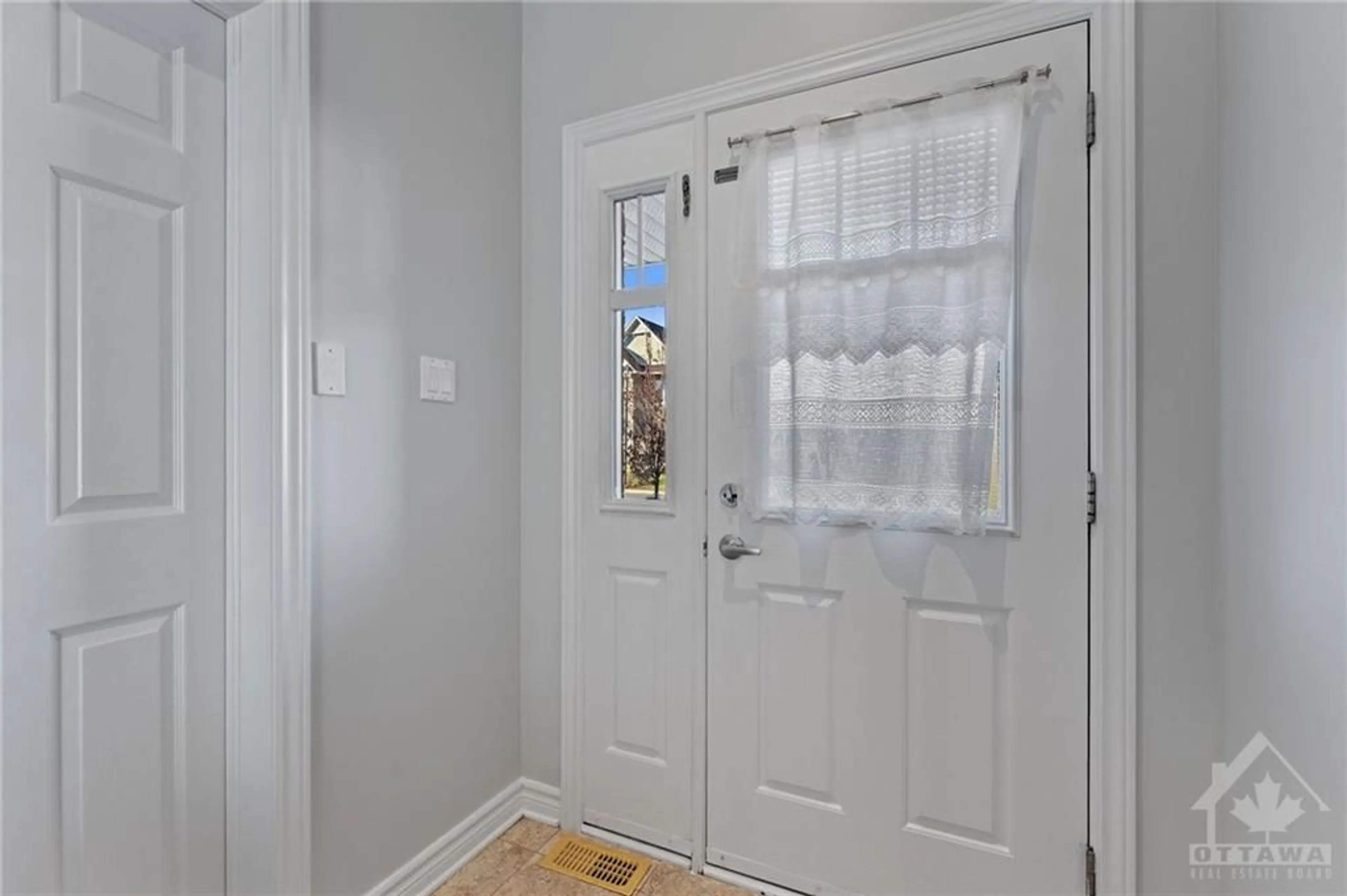 Indoor entryway, not visible floor for 313 RAVENSWOOD Way, Ottawa Ontario K4A 0R9