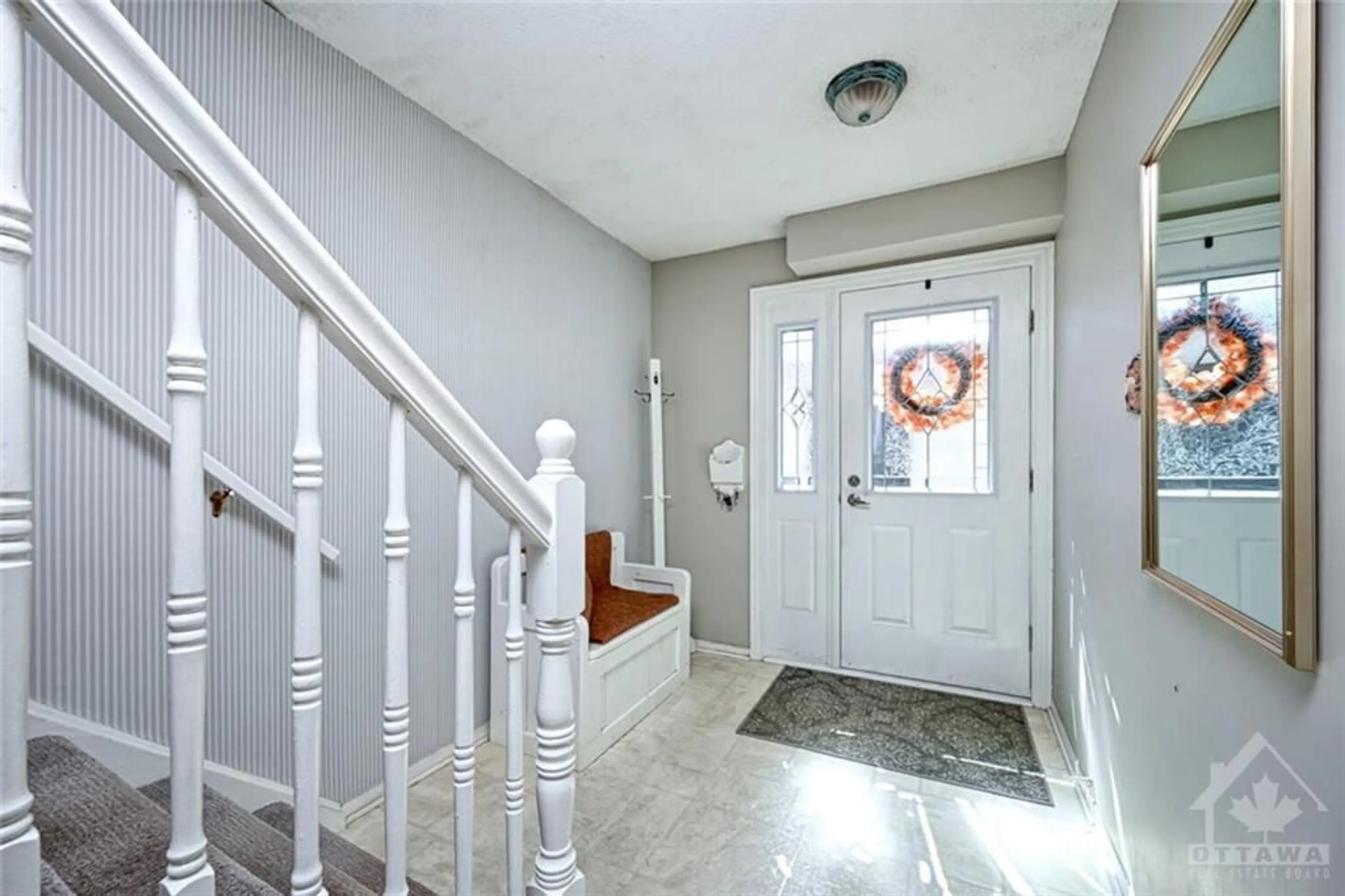 Indoor entryway, wood floors for 68 RAMSGATE Pvt, Ottawa Ontario K1V 8M4