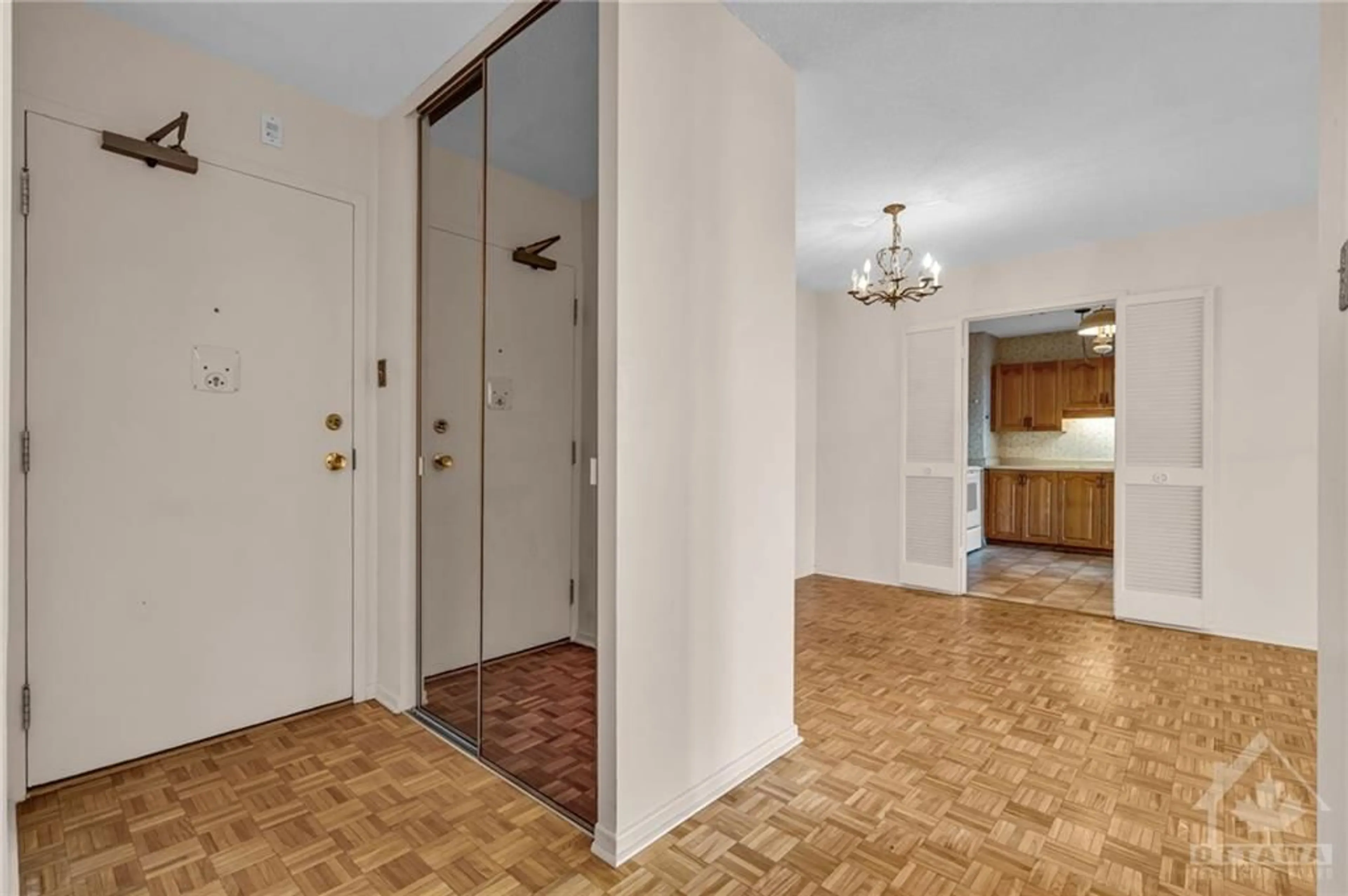 Indoor foyer, wood floors for 2951 RIVERSIDE Dr #1007, Ottawa Ontario K1V 8W6