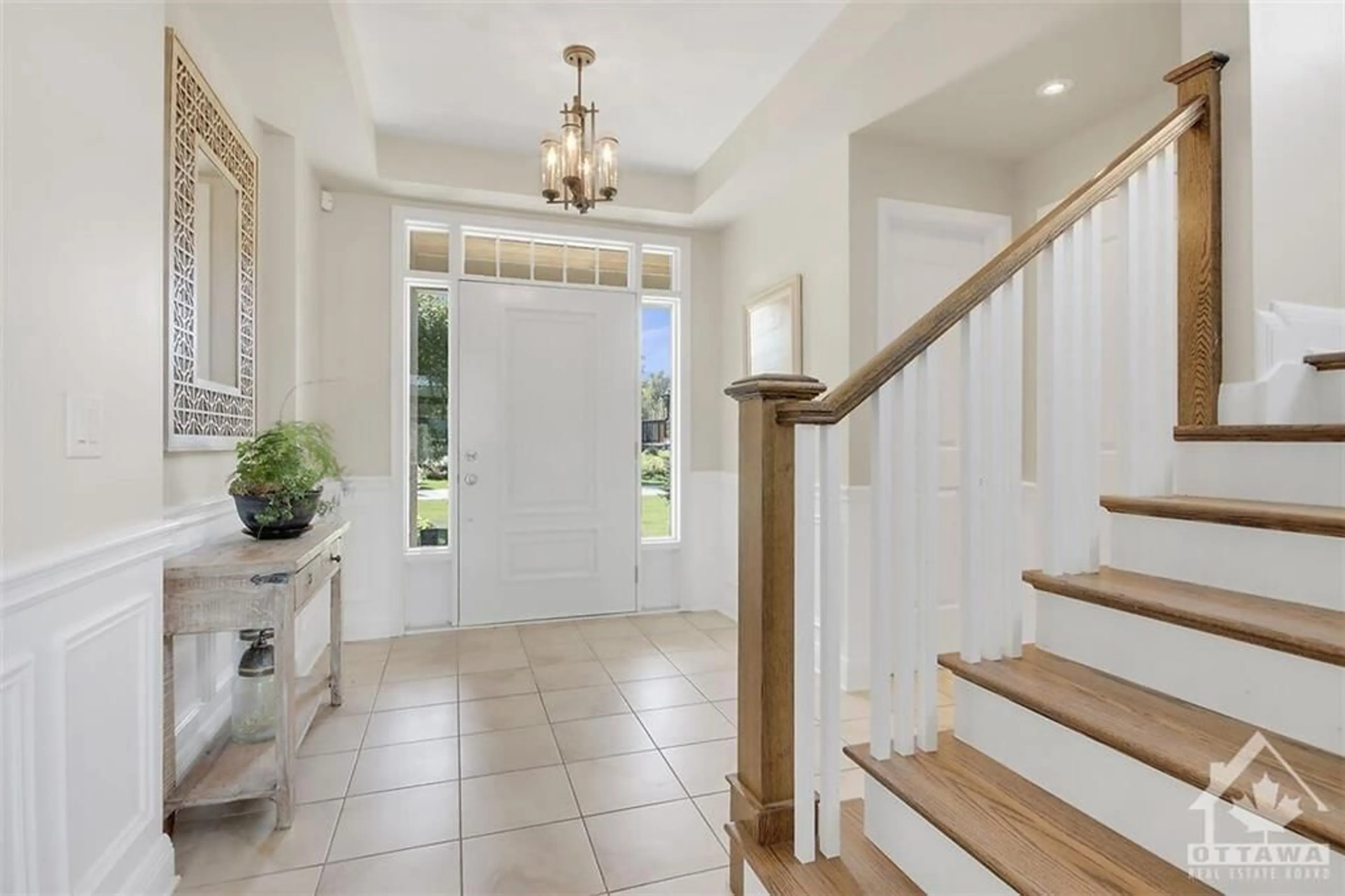 Indoor entryway, wood floors for 229 CABRELLE Pl, Manotick Ontario K4M 0A9