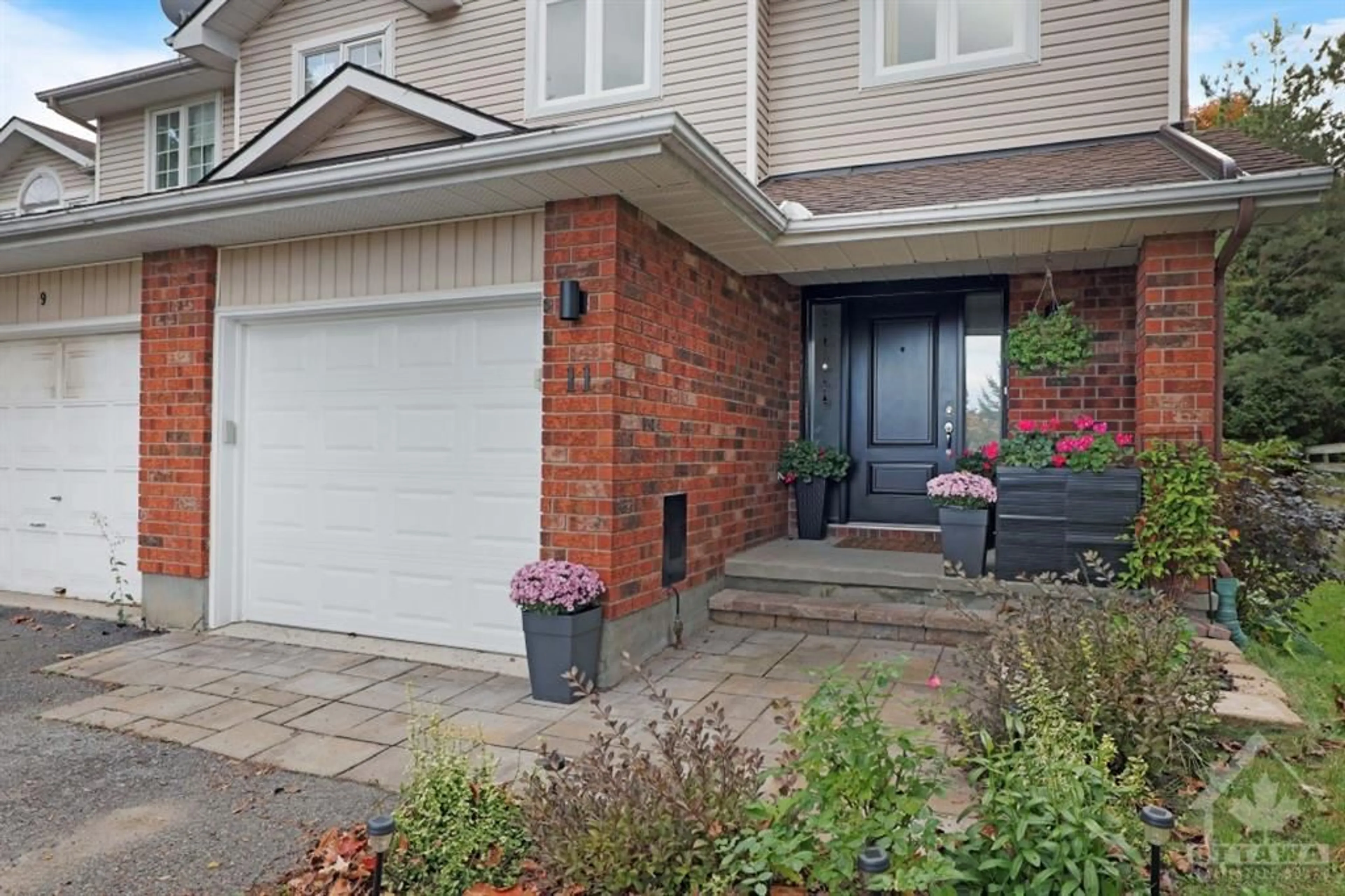 A pic from exterior of the house or condo, cottage for 11 WINDCREST Crt, Ottawa Ontario K2T 1B4