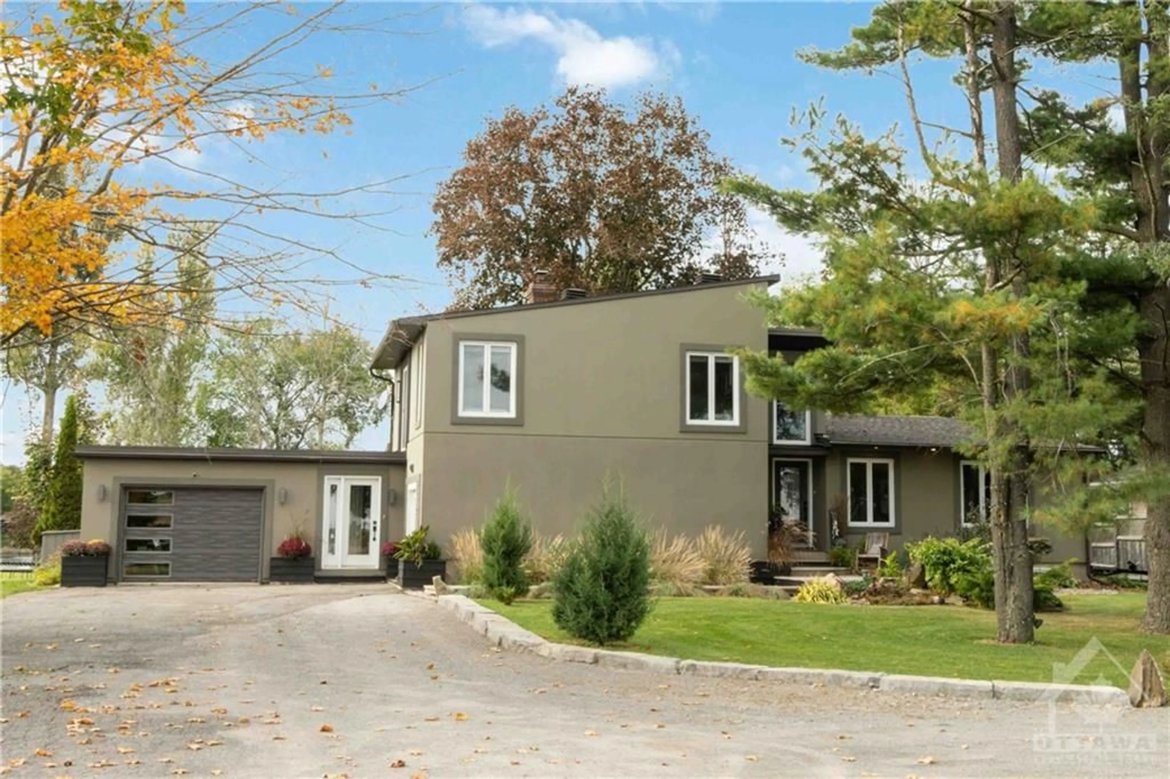 Frontside or backside of a home, cottage for 2704 RIVER Rd, Ottawa Ontario K0A 2A0