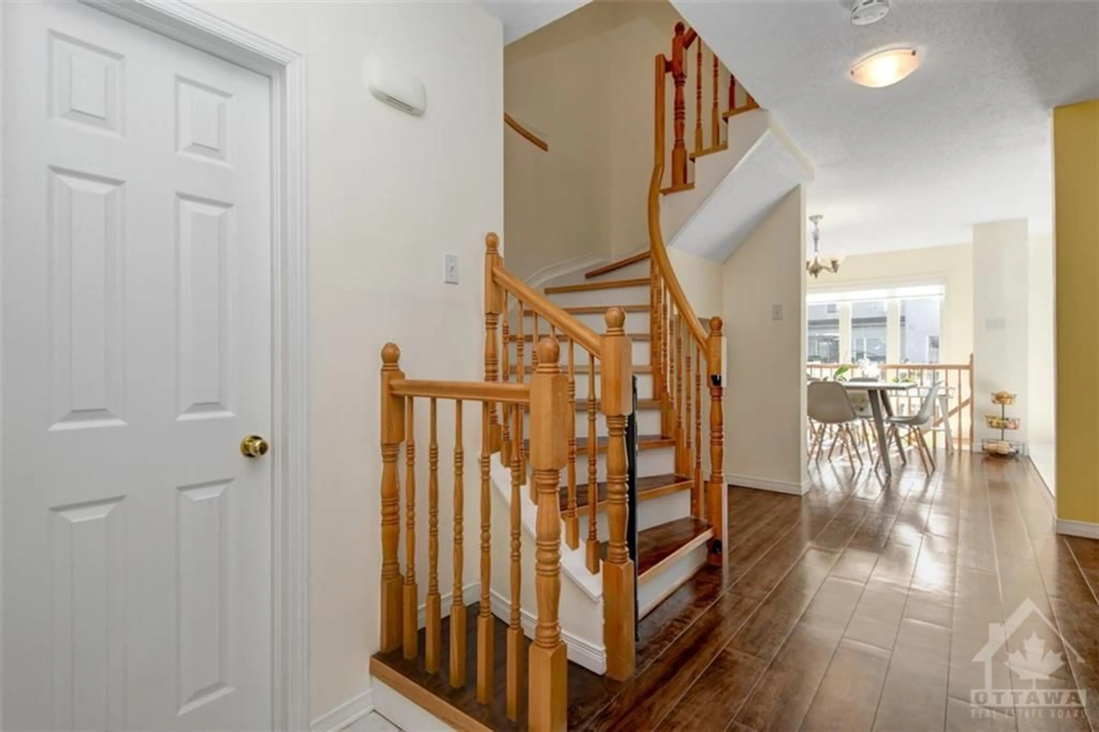 Stairs for 20 KINCARDINE Dr, Ottawa Ontario K2V 1B3