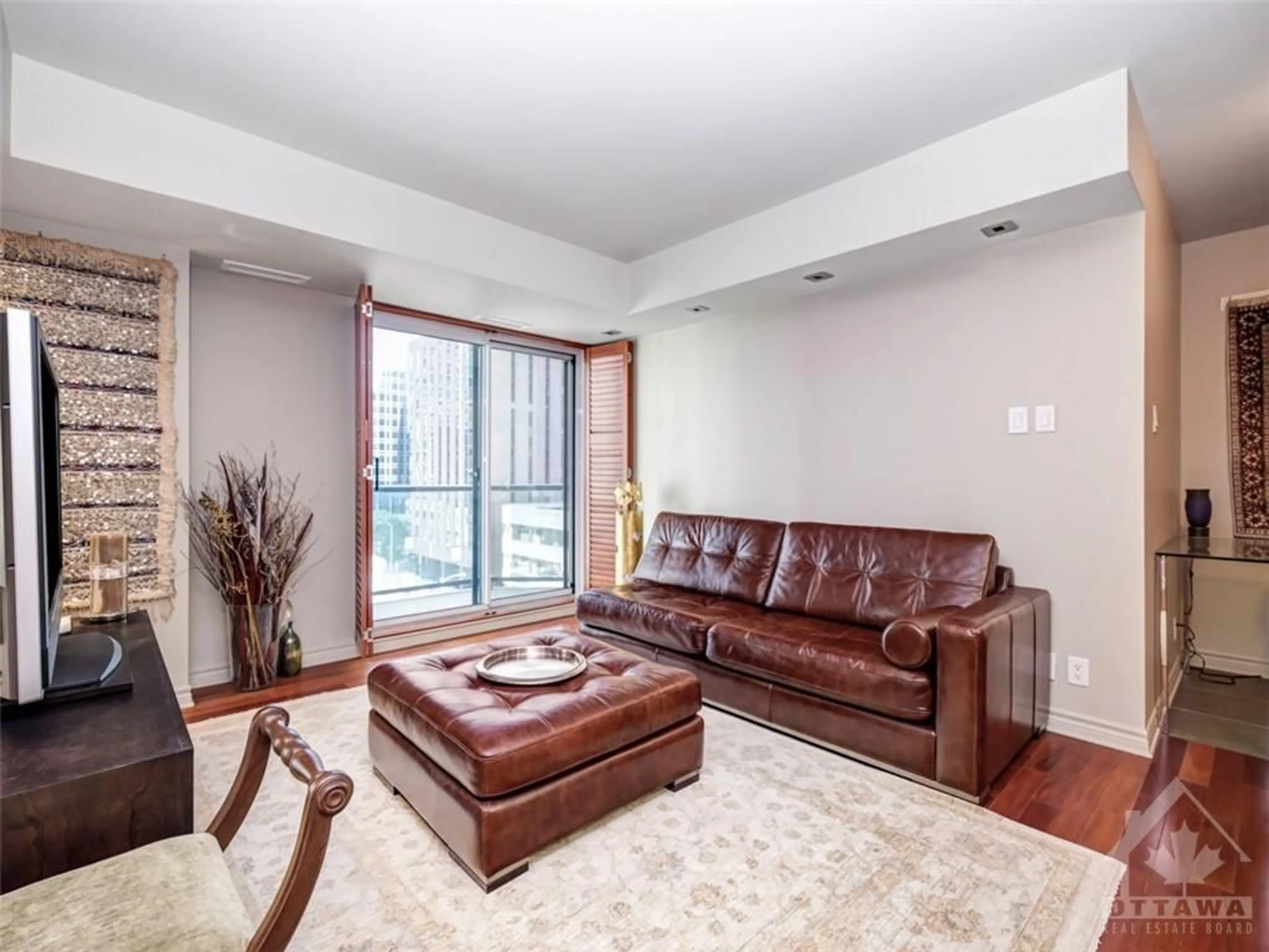 Living room, wood floors for 445 LAURIER Ave #705, Ottawa Ontario K1R 0A2