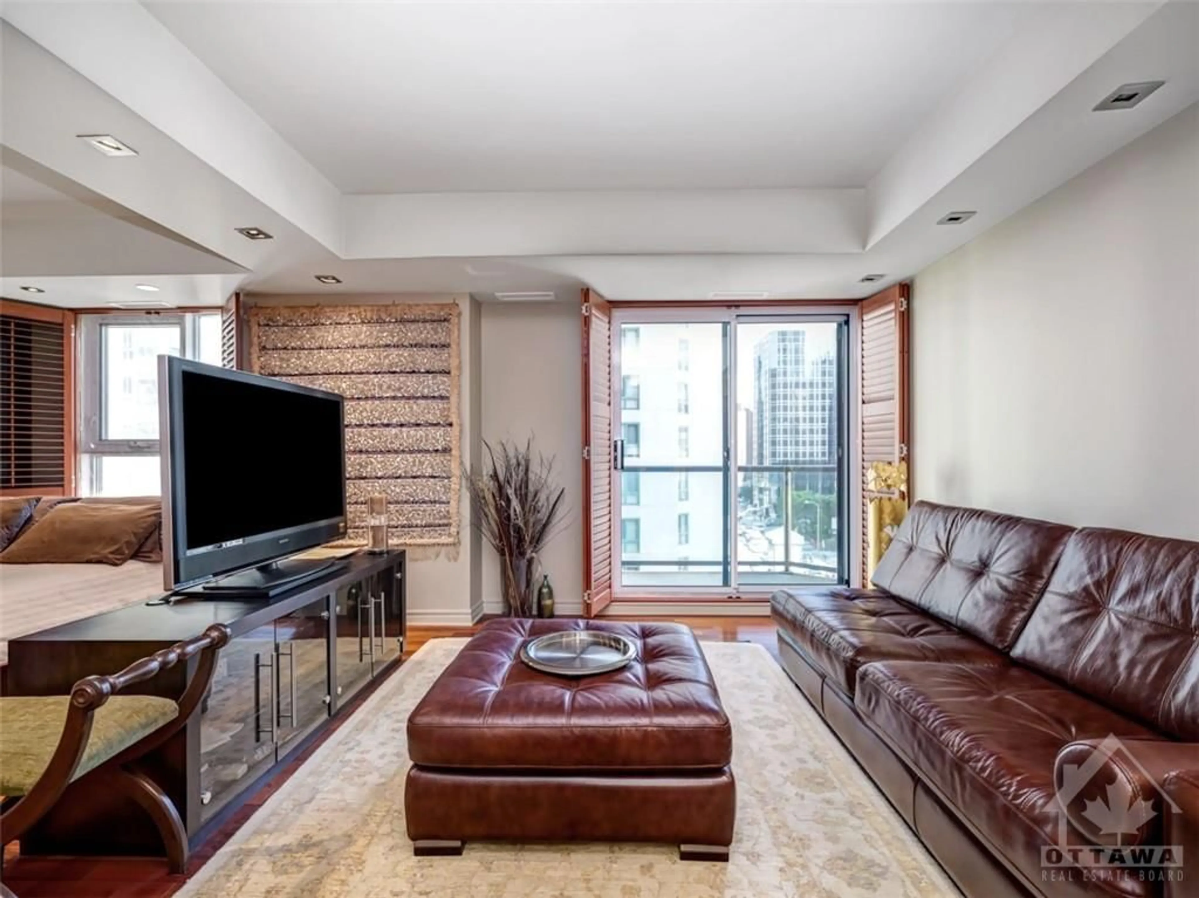 Living room, wood floors for 445 LAURIER Ave #705, Ottawa Ontario K1R 0A2