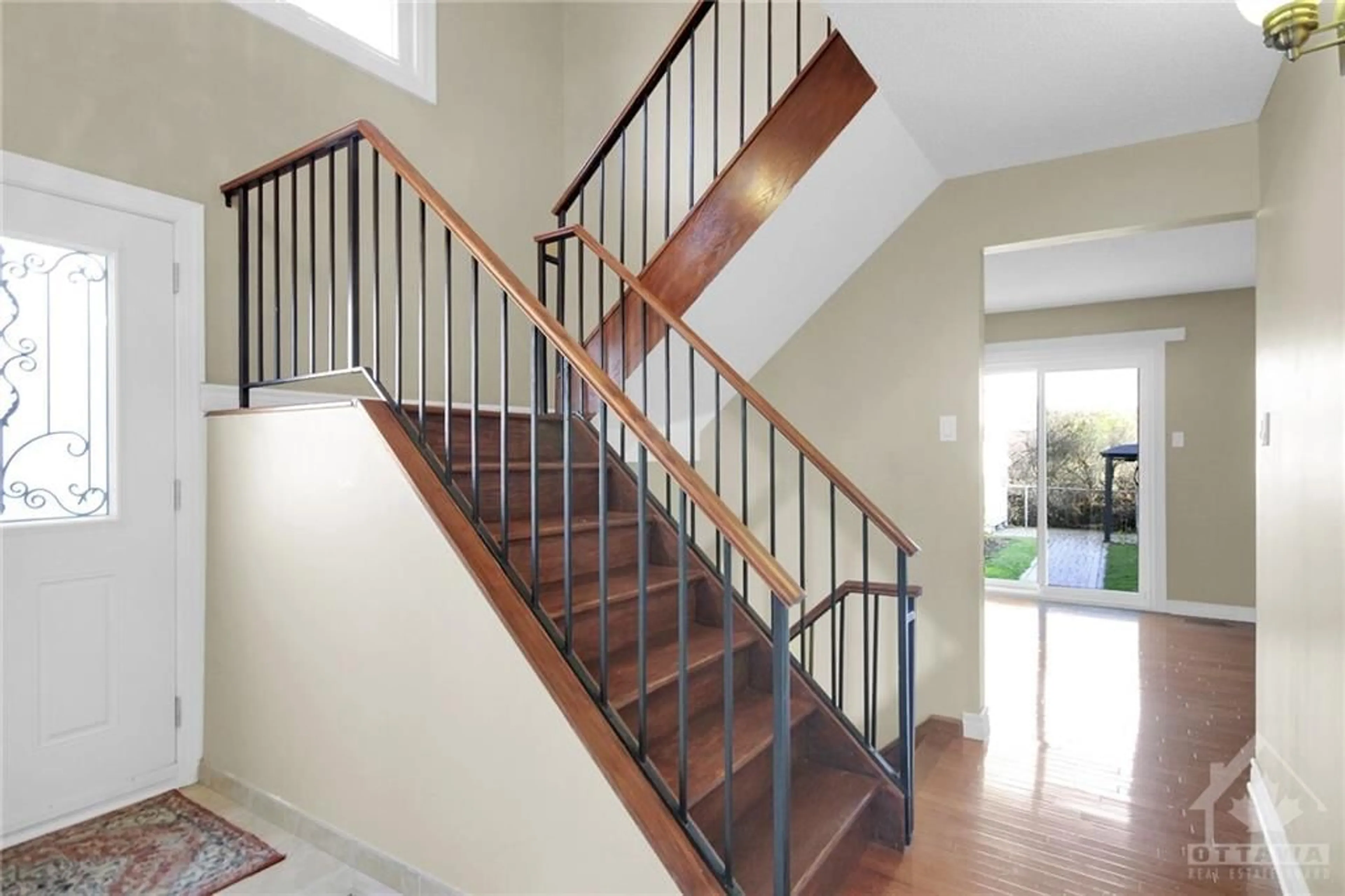 Stairs for 8 HENFIELD Ave, Ottawa Ontario K2J 1J8