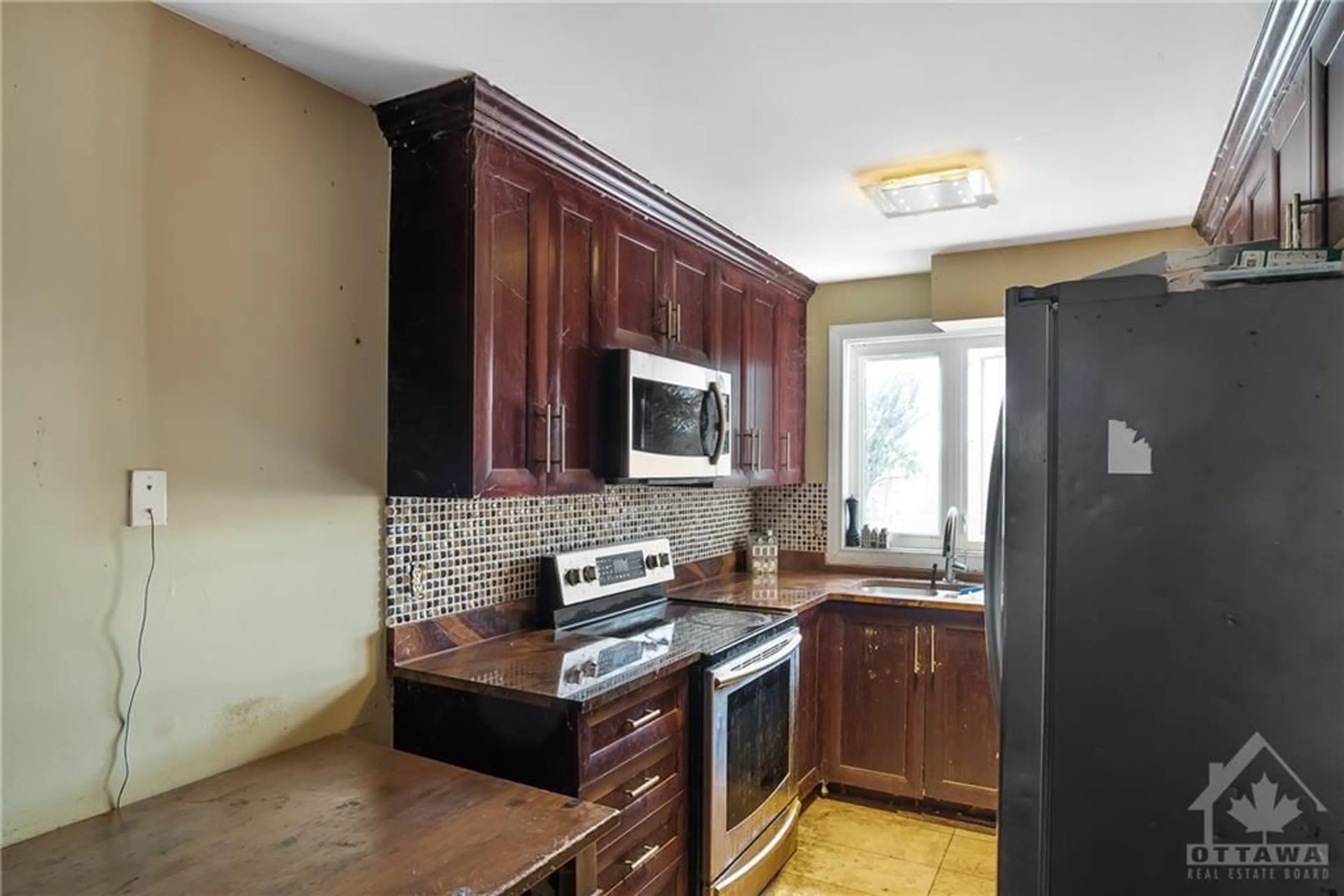 Standard kitchen, wood floors, cottage for 12 BAYSIDE Pvt, Ottawa Ontario K1V 9R3