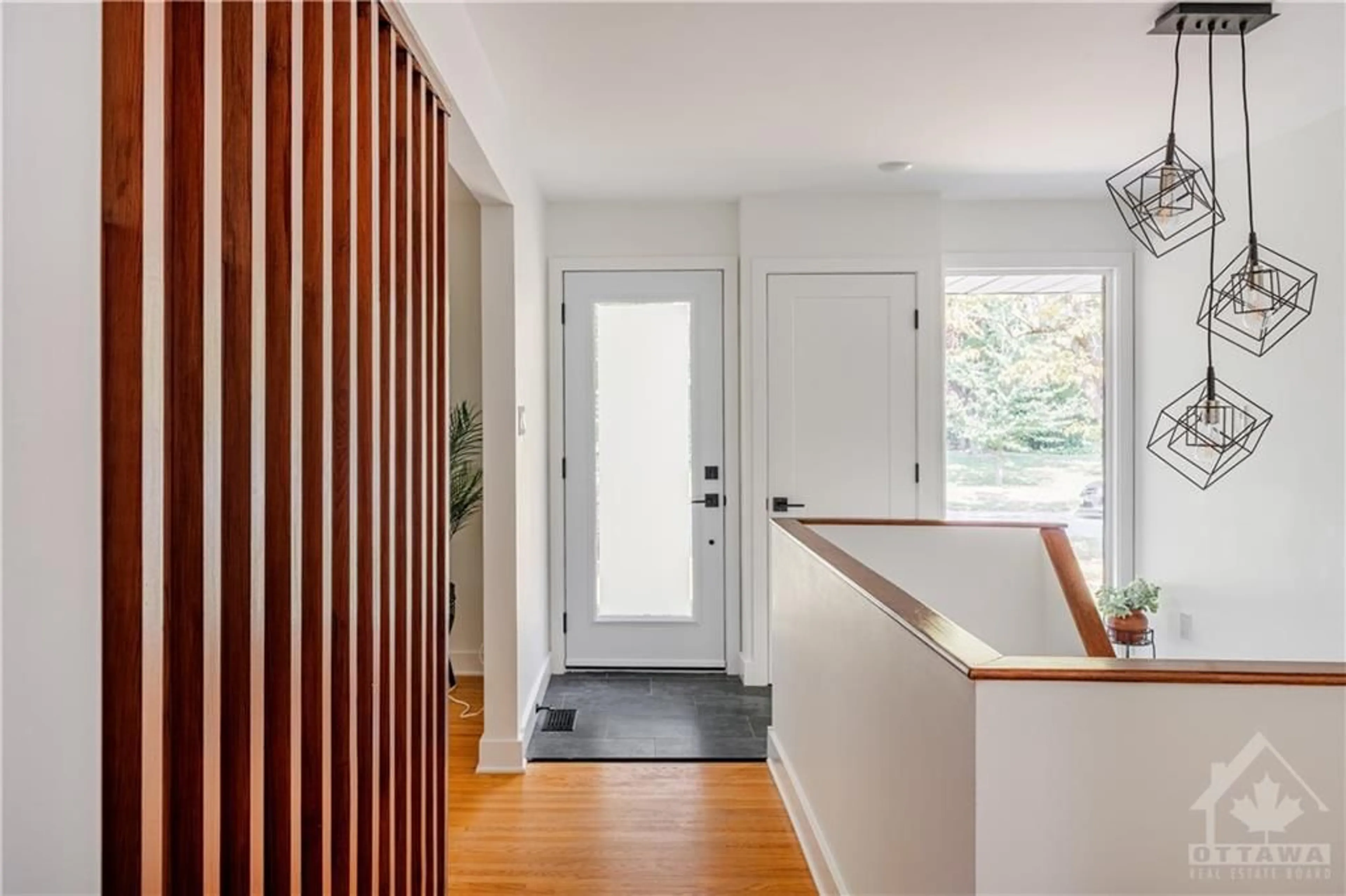 Indoor entryway, wood floors for 9 KINGSFORD Cres, Kanata Ontario K2K 1T2