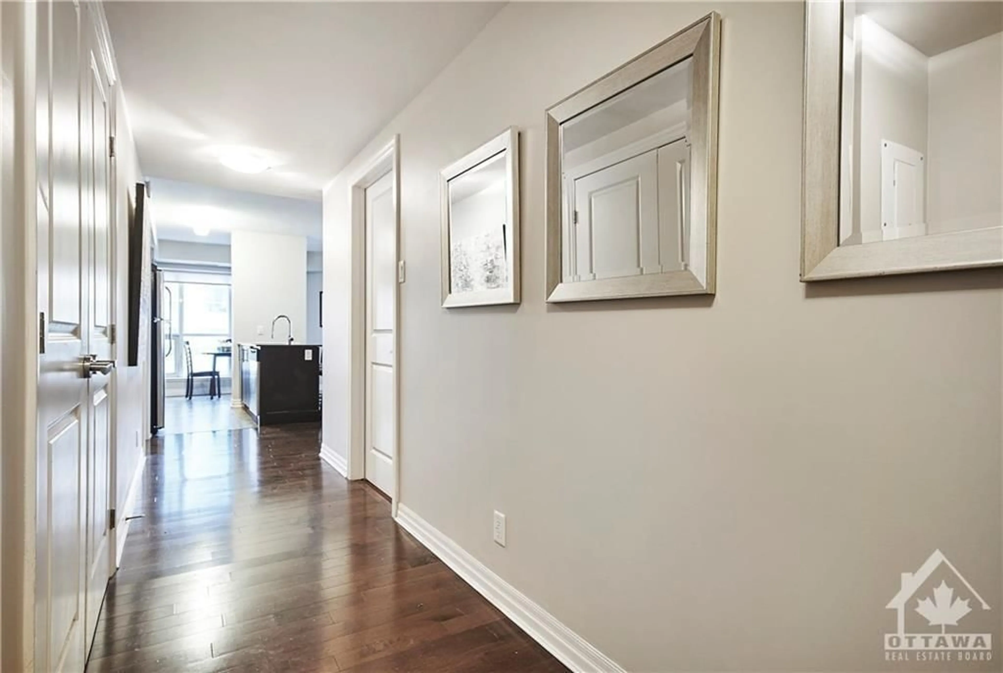 Indoor entryway, wood floors for 242 RIDEAU St #801, Ottawa Ontario K1N 0B7