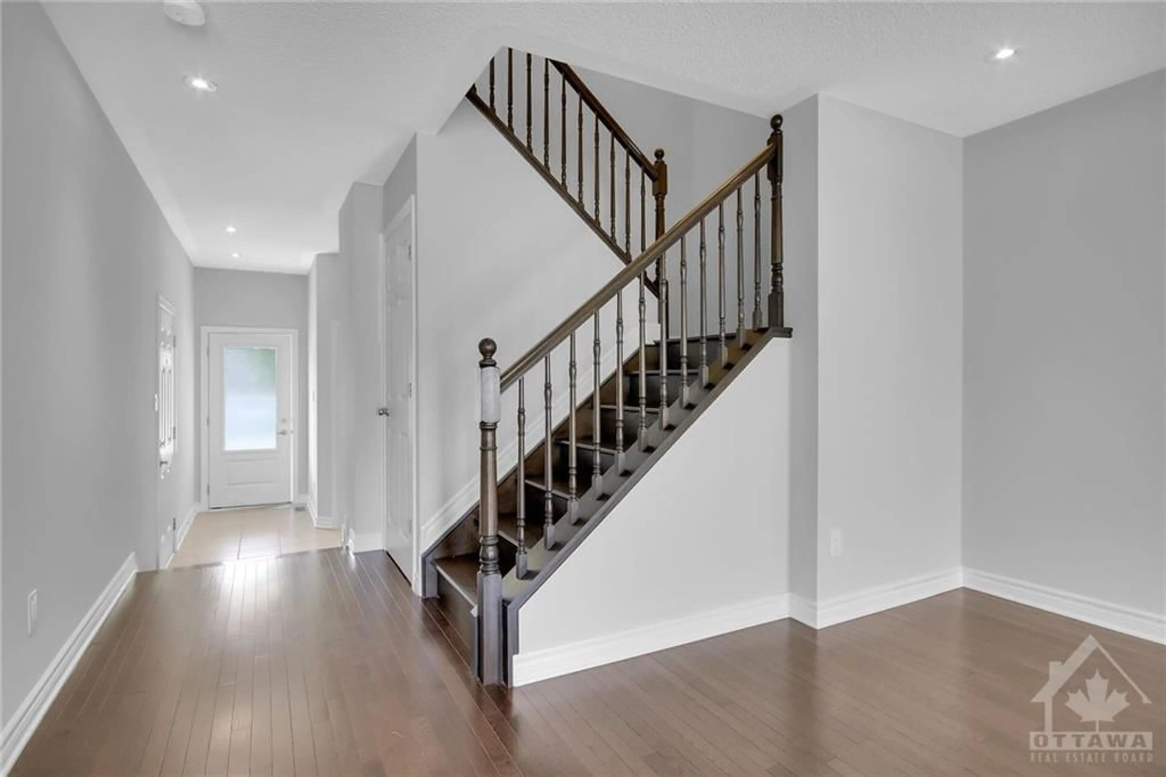 Stairs for 208 MISSION TRAIL Cres, Ottawa Ontario K2S 1B9