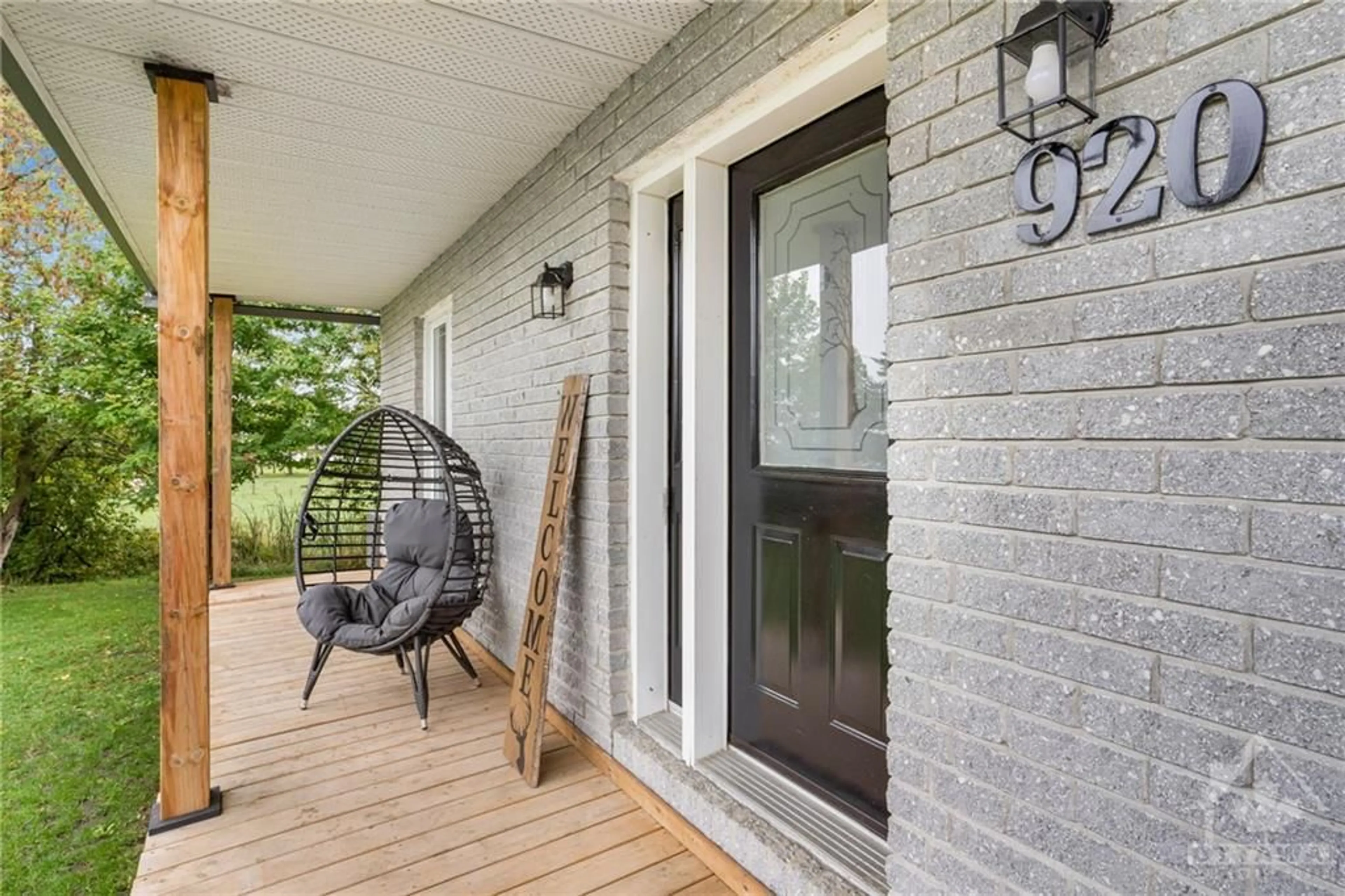 Indoor entryway, wood floors for 920 COUNTY RD 23 Rd, St Bernardin Ontario K0B 1R0