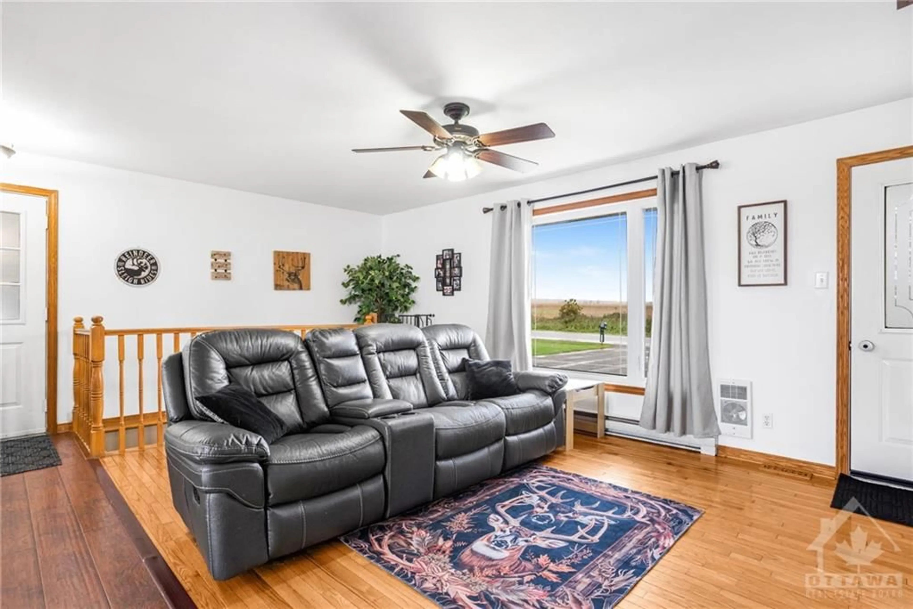 Living room, wood floors for 920 COUNTY RD 23 Rd, St Bernardin Ontario K0B 1R0