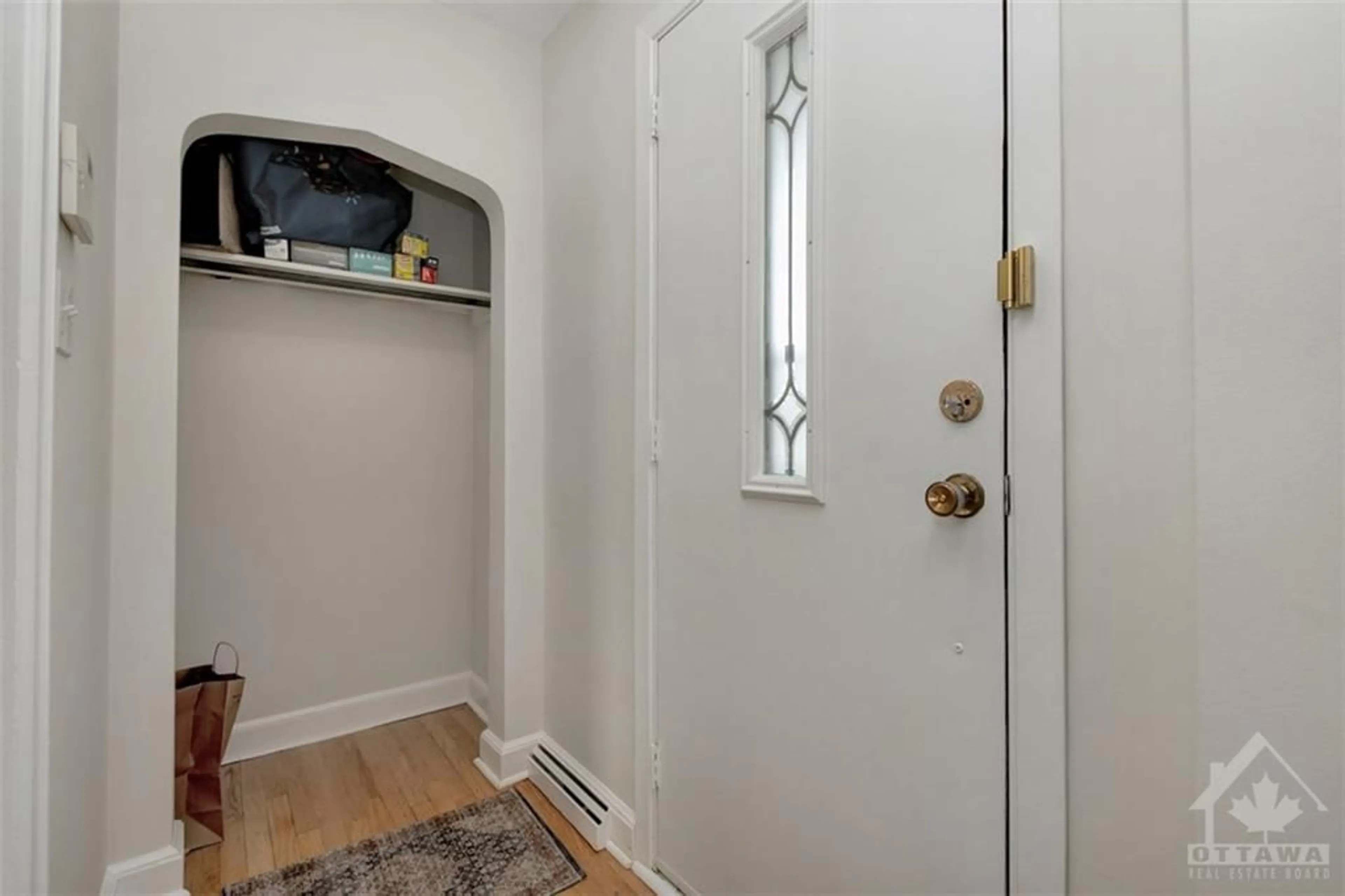 Indoor entryway, wood floors for 2141 ALTA VISTA Dr, Ottawa Ontario K1H 7L7