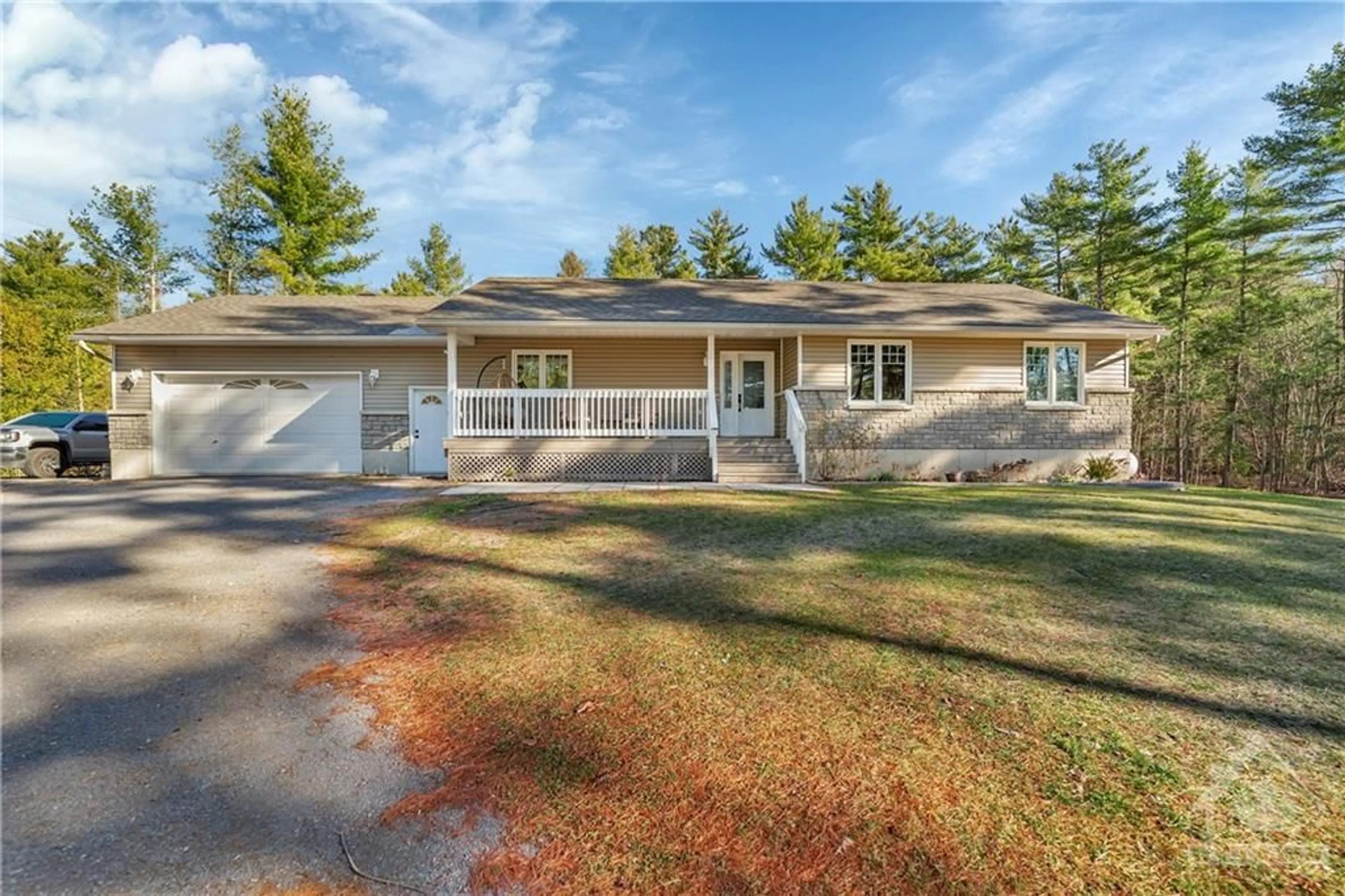 Frontside or backside of a home, cottage for 556 MCLACHLAN Rd, White Lake Ontario K0A 3L0