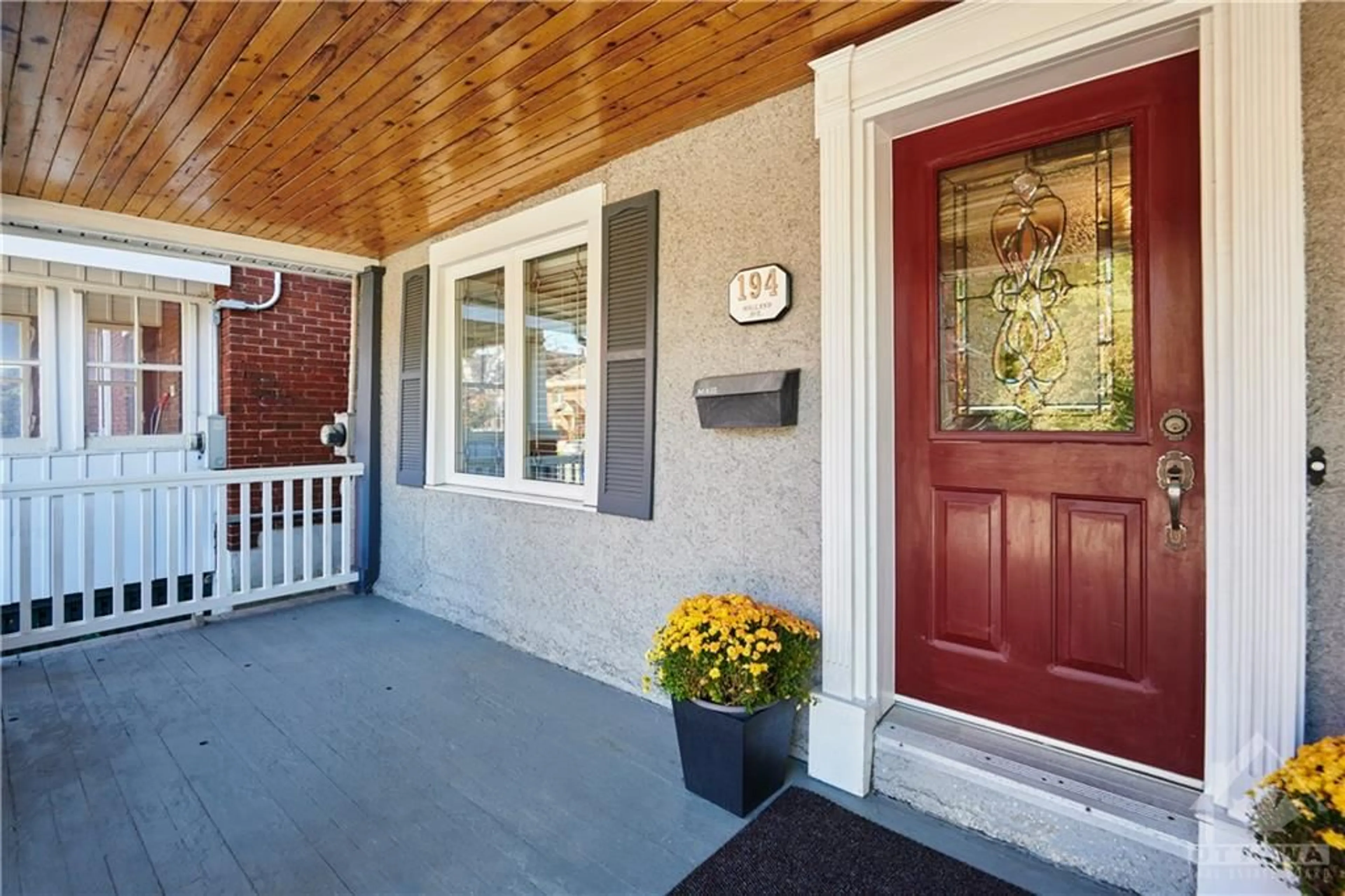 Indoor entryway, wood floors for 194 HOLLAND Ave, Ottawa Ontario K1Y 0Y5