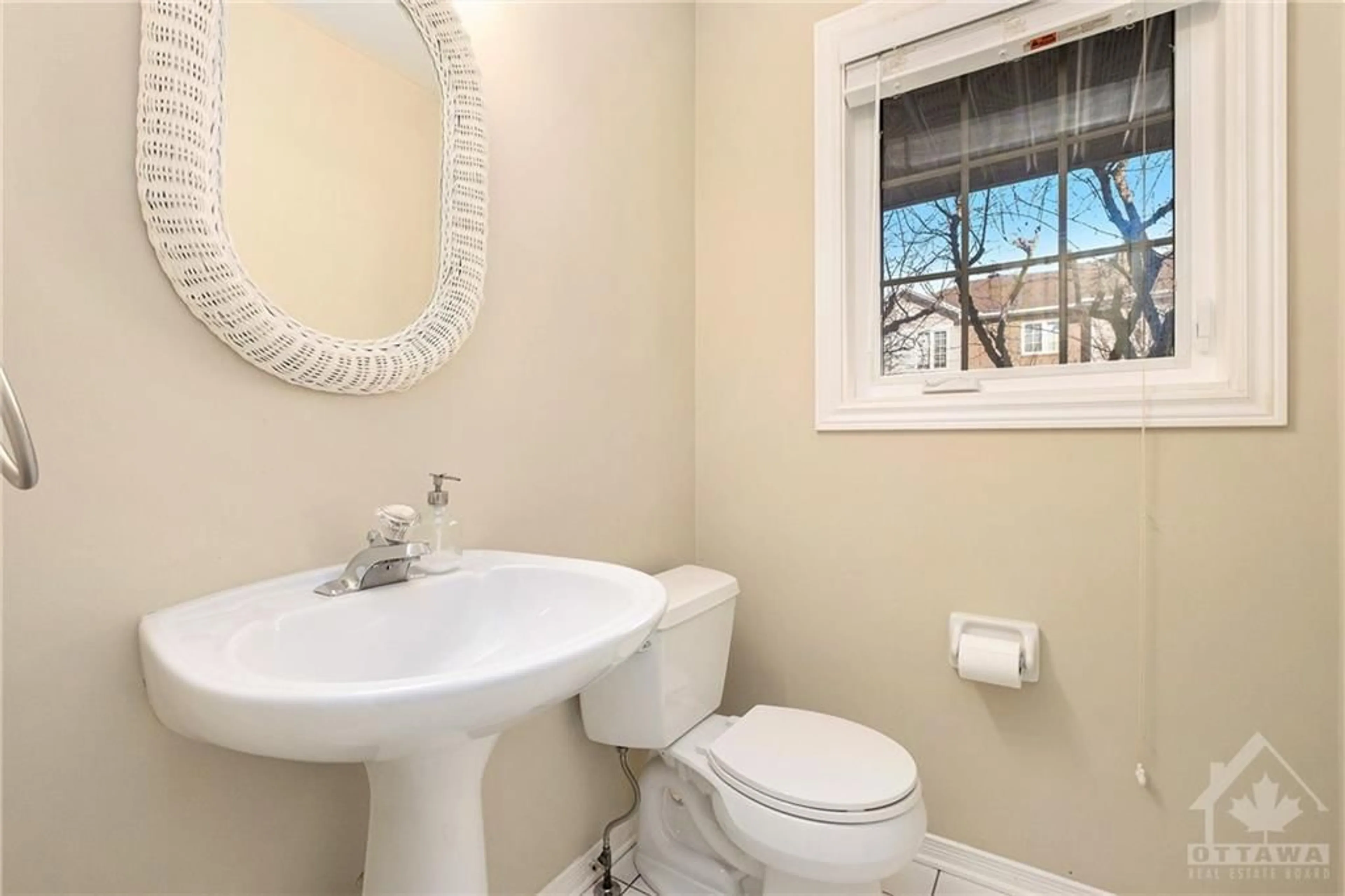 Standard bathroom, wood floors for 38 STONEBRIAR Dr, Ottawa Ontario K2G 5X9