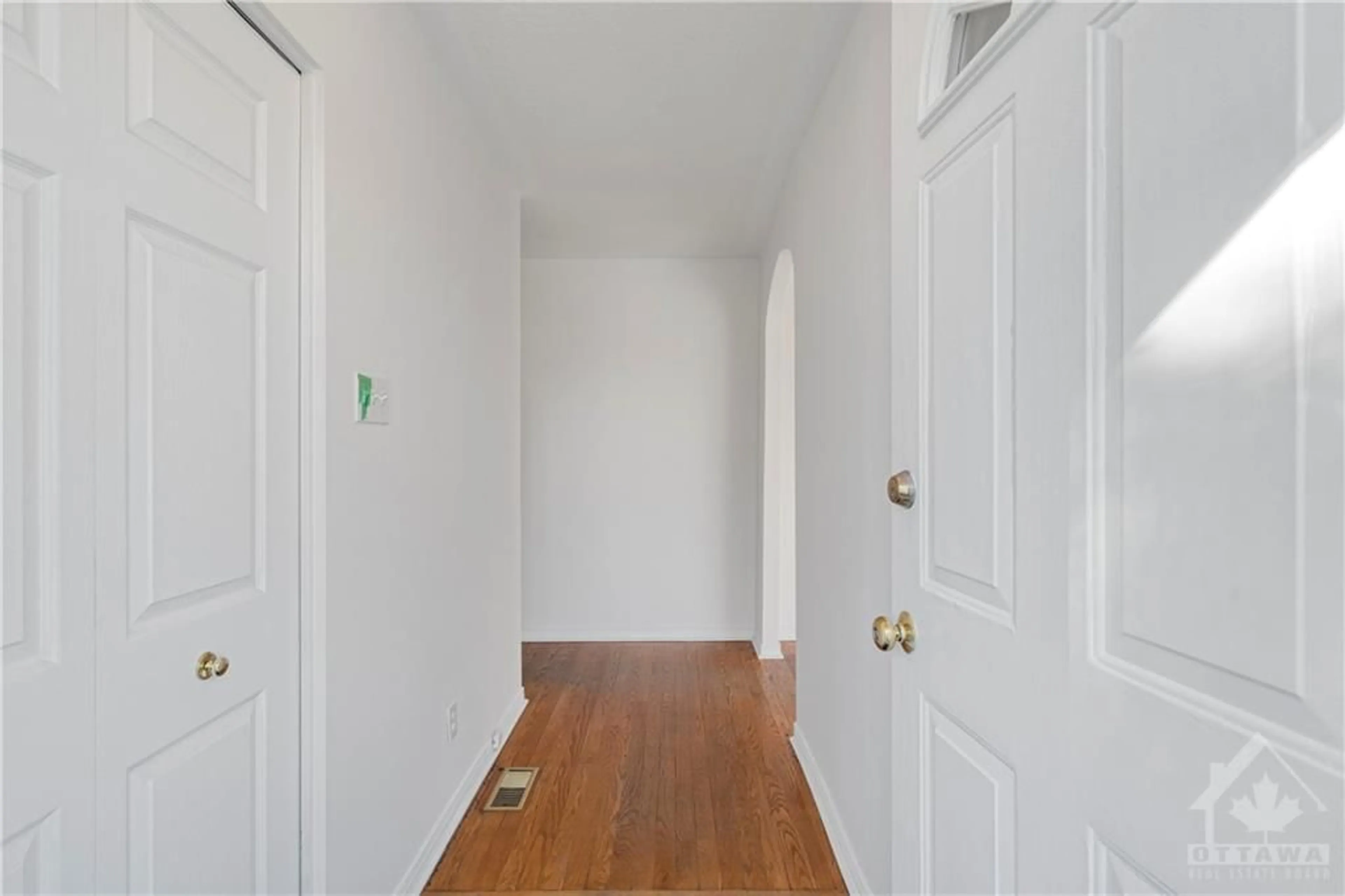 Indoor entryway, wood floors for 17 DOMUS Cres, Nepean Ontario K2H 6A3