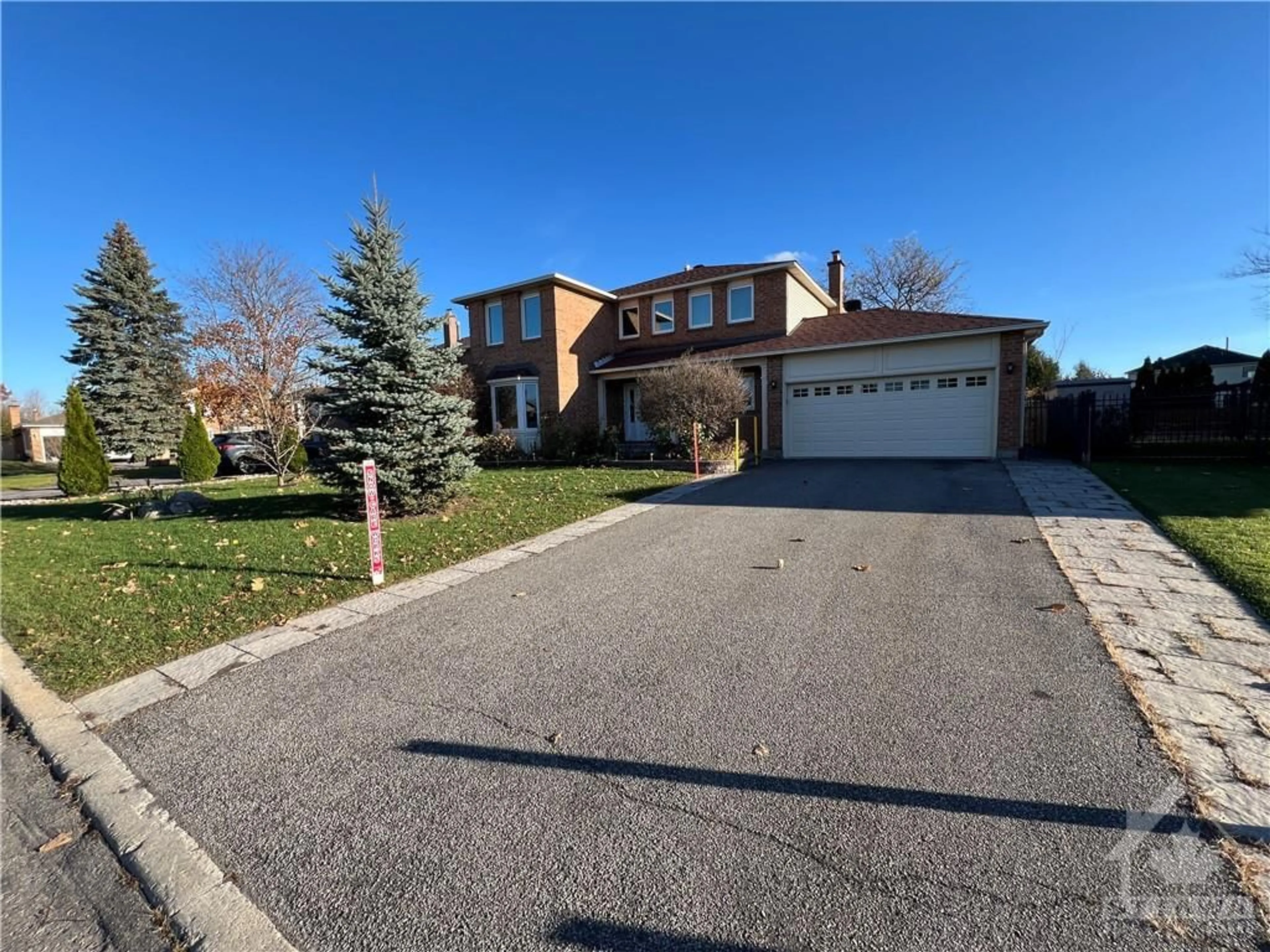 Frontside or backside of a home, the street view for 1307 TURNER Cres, Ottawa Ontario K1E 2Y5