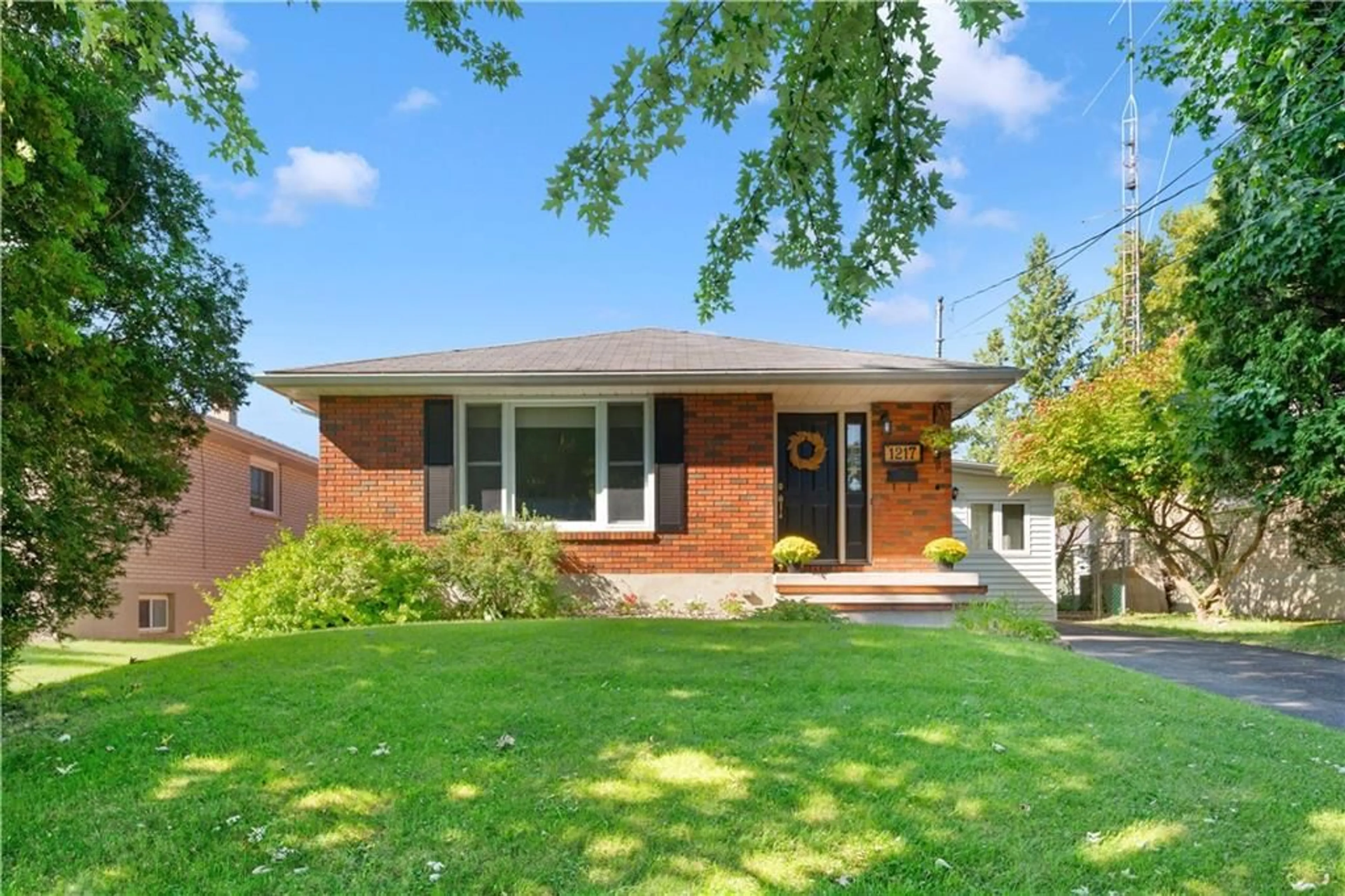 Home with brick exterior material for 1217 OSBORNE Ave, Cornwall Ontario K6J 1L2