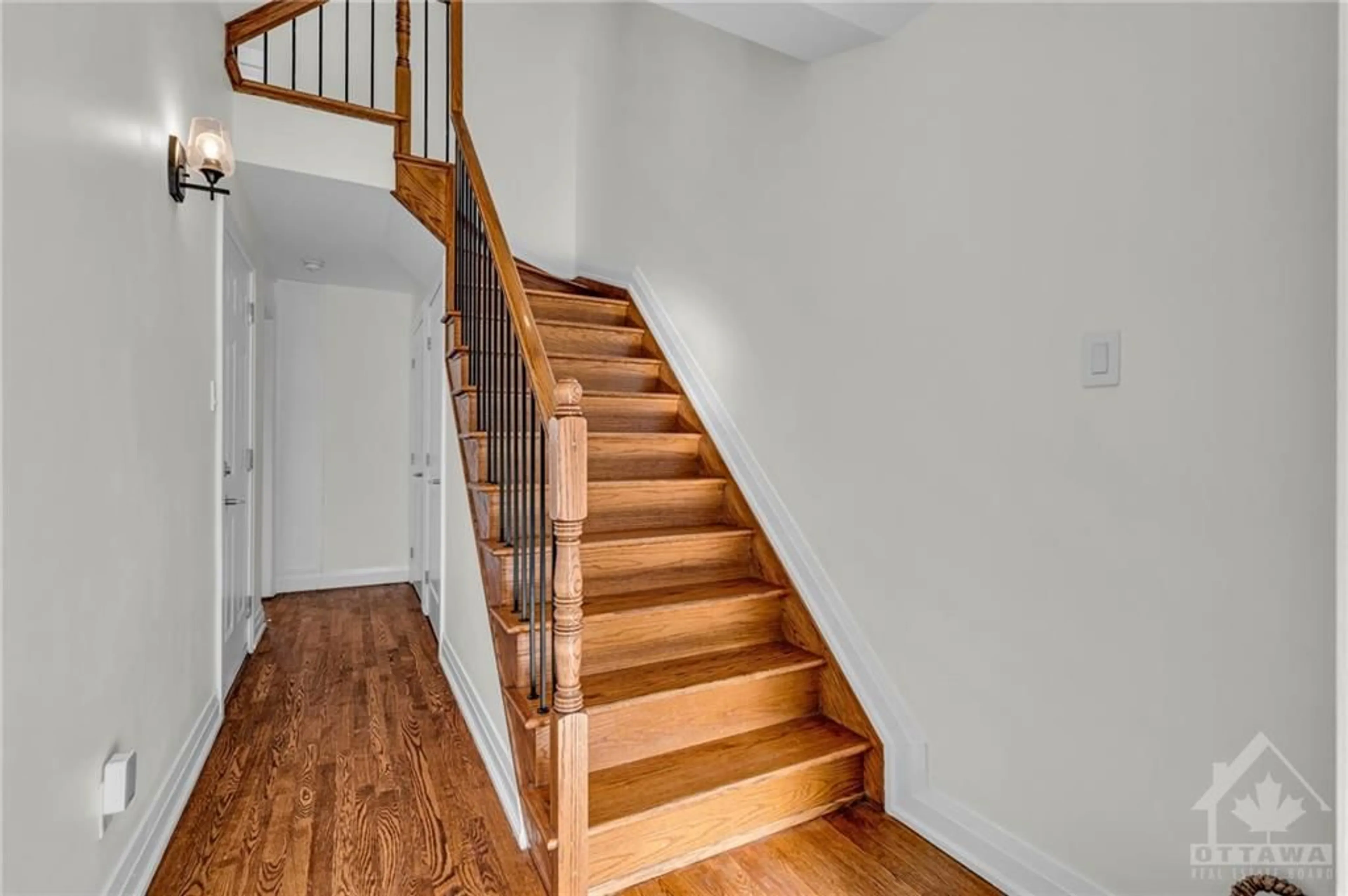 Stairs for 1131 ROCKINGHAM Ave, Ottawa Ontario K1H 8A4