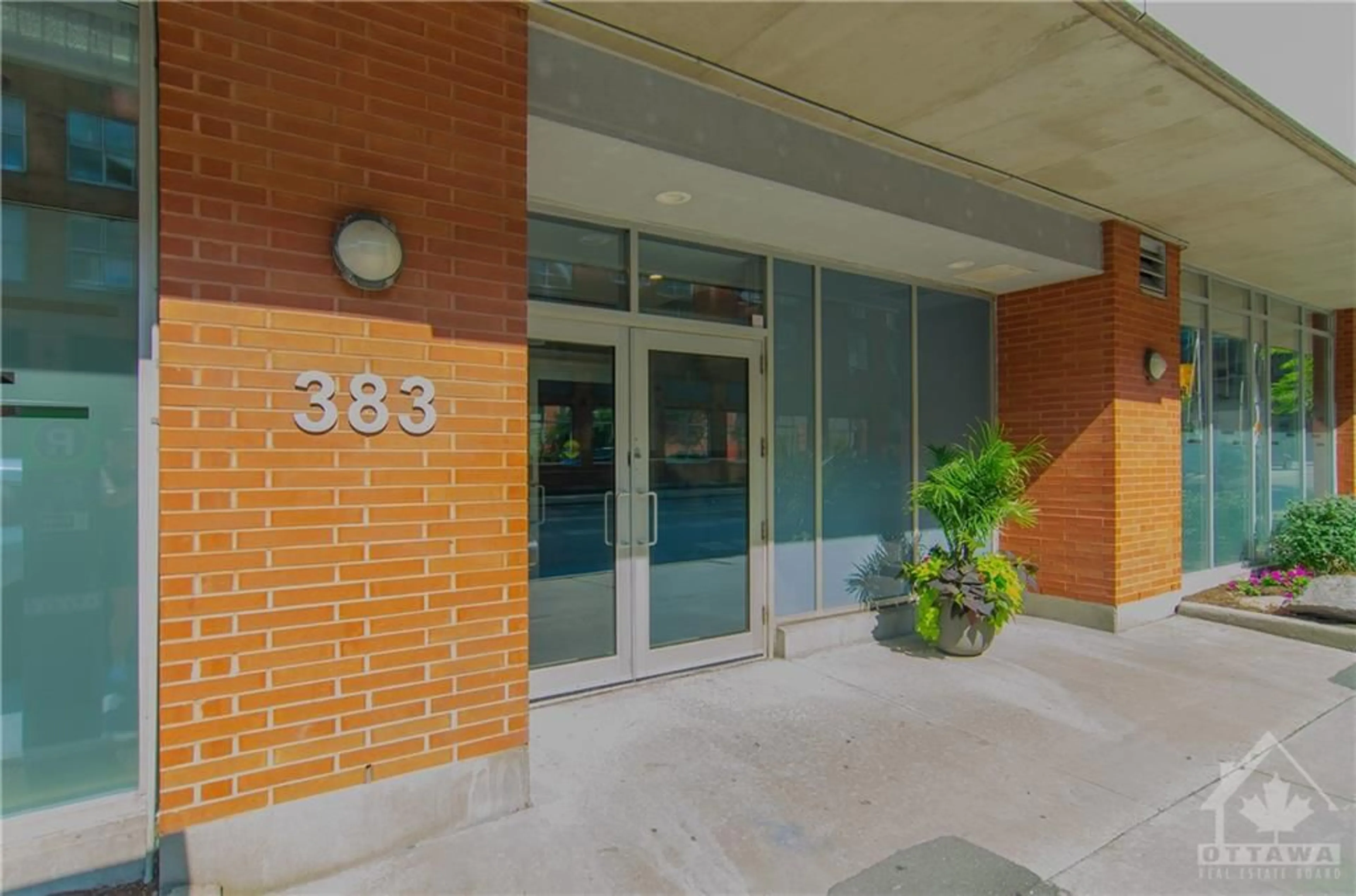 Indoor foyer, ceramic floors for 383 CUMBERLAND St #405, Ottawa Ontario K1N 1J7