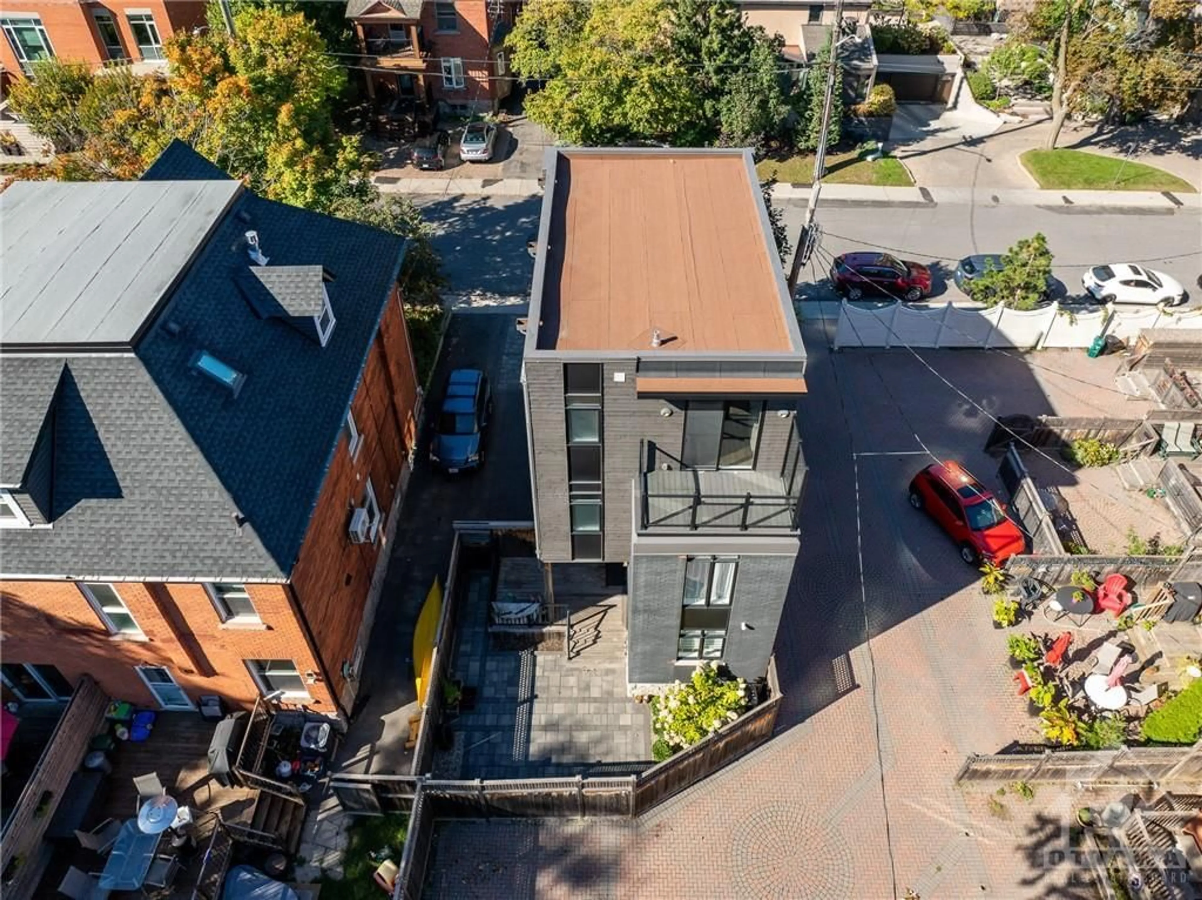 Home with brick exterior material for 16 FIRST Ave, Ottawa Ontario K1S 2G2