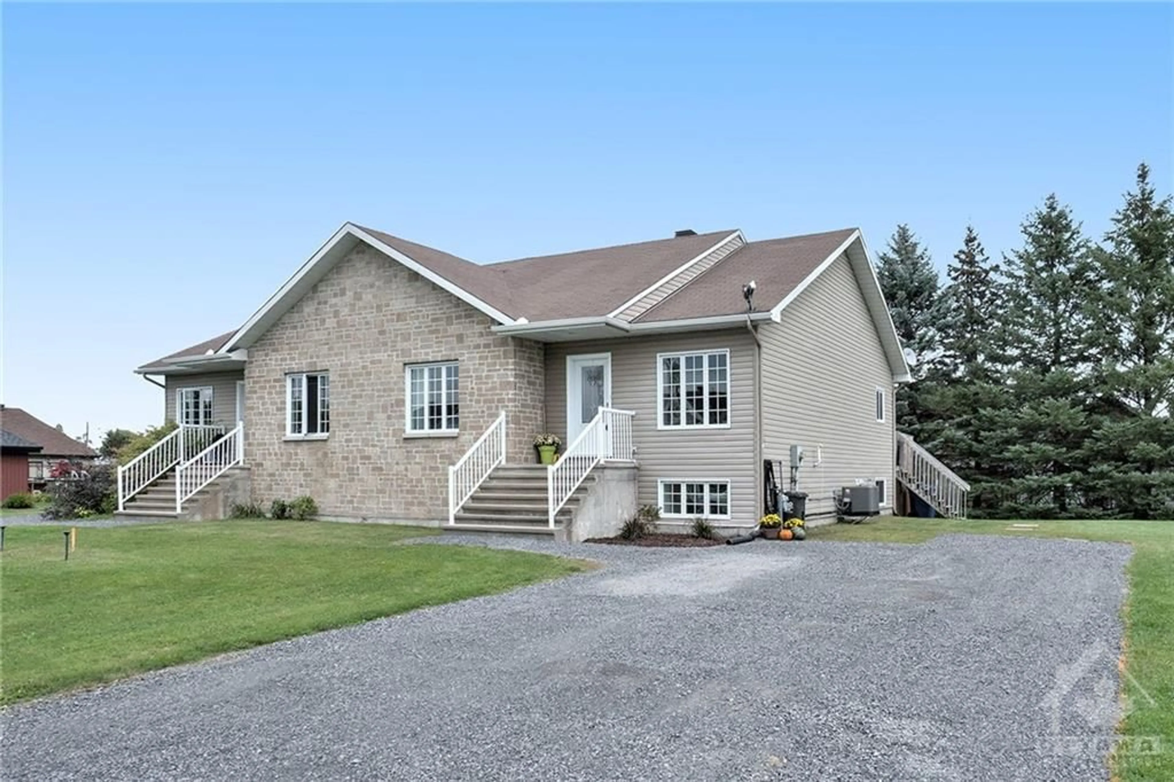 Frontside or backside of a home, cottage for 6 TELEGRAPH Ave, Alfred Ontario K0A 1A0