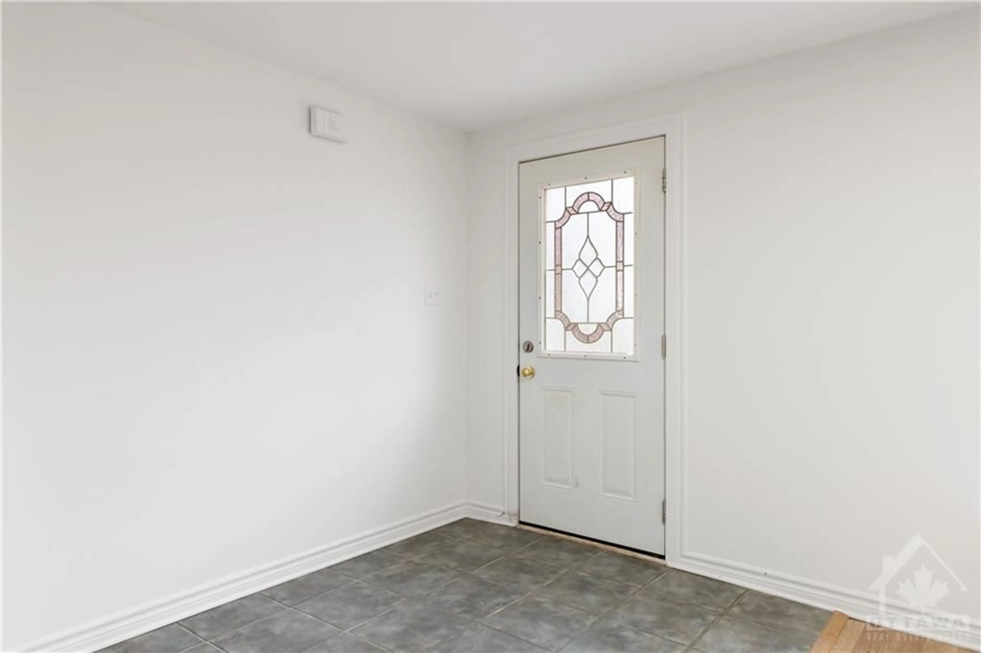 Indoor entryway, not visible floor for 721 BAYVIEW Dr, Ottawa Ontario K0A 3M0