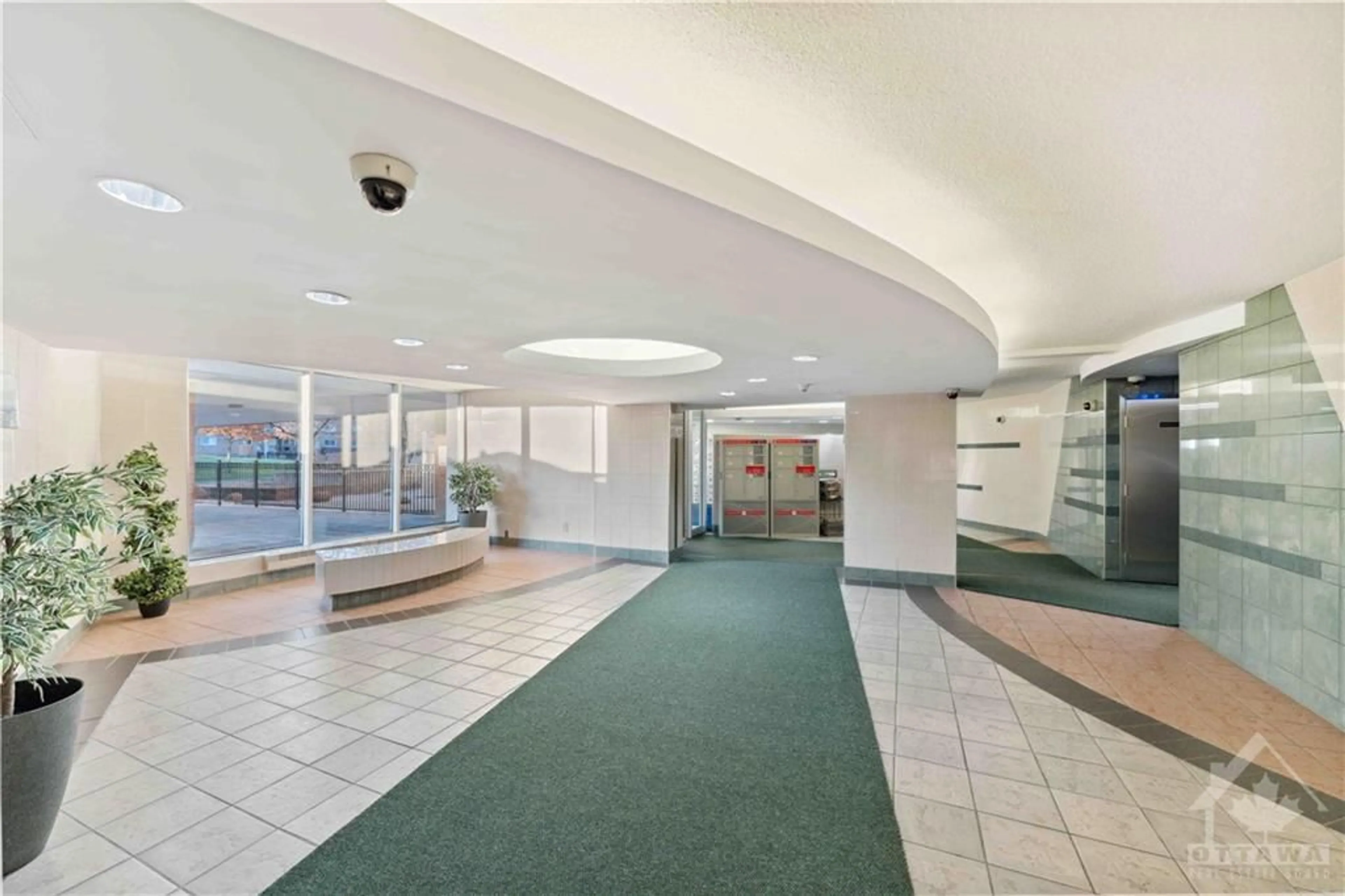 Indoor lobby, unknown floor for 2000 JASMINE Cres #718, Ottawa Ontario K1J 8K4