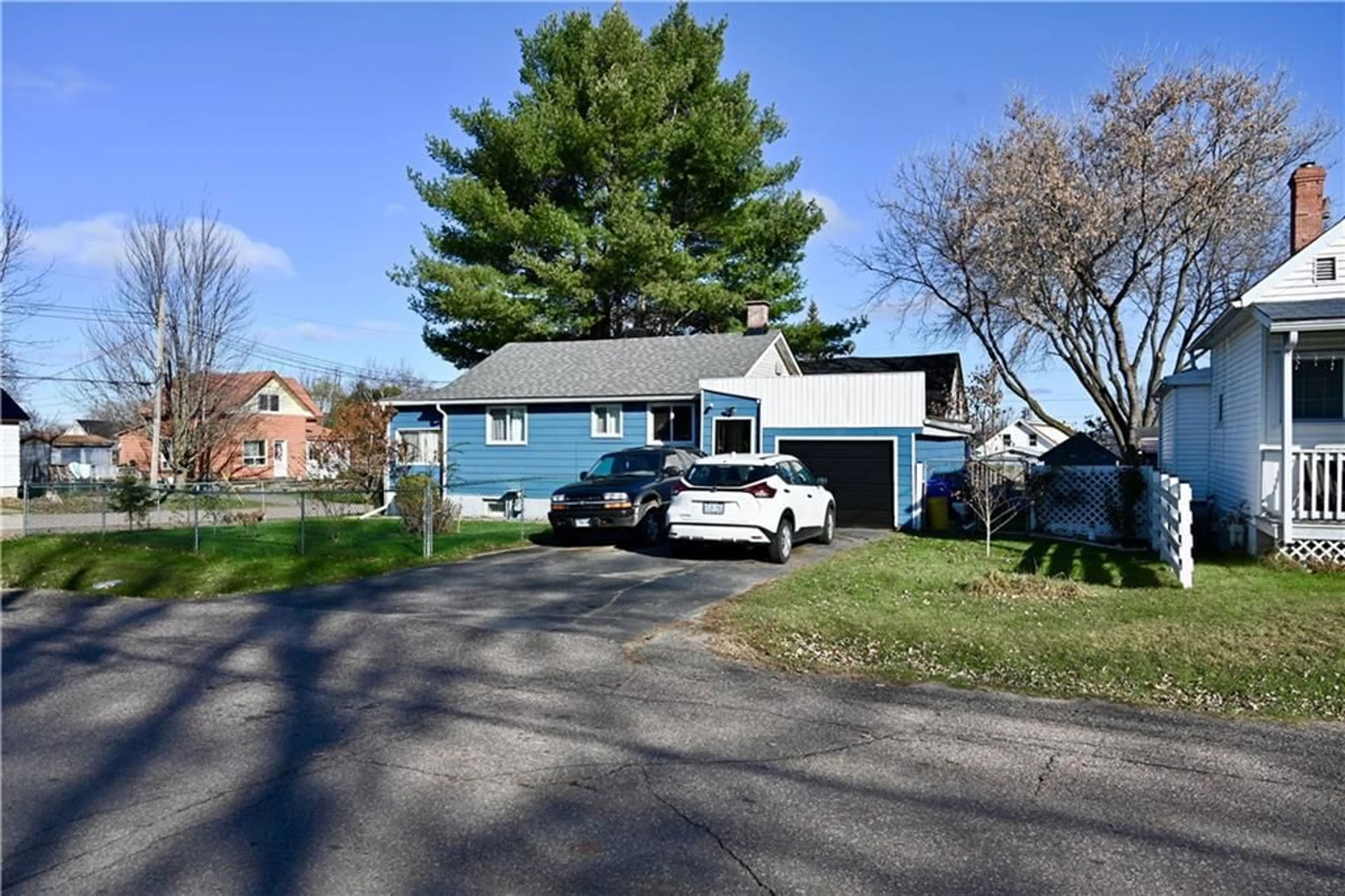 Frontside or backside of a home, the street view for 225 GEORGE St, Pembroke Ontario K8A 5J7