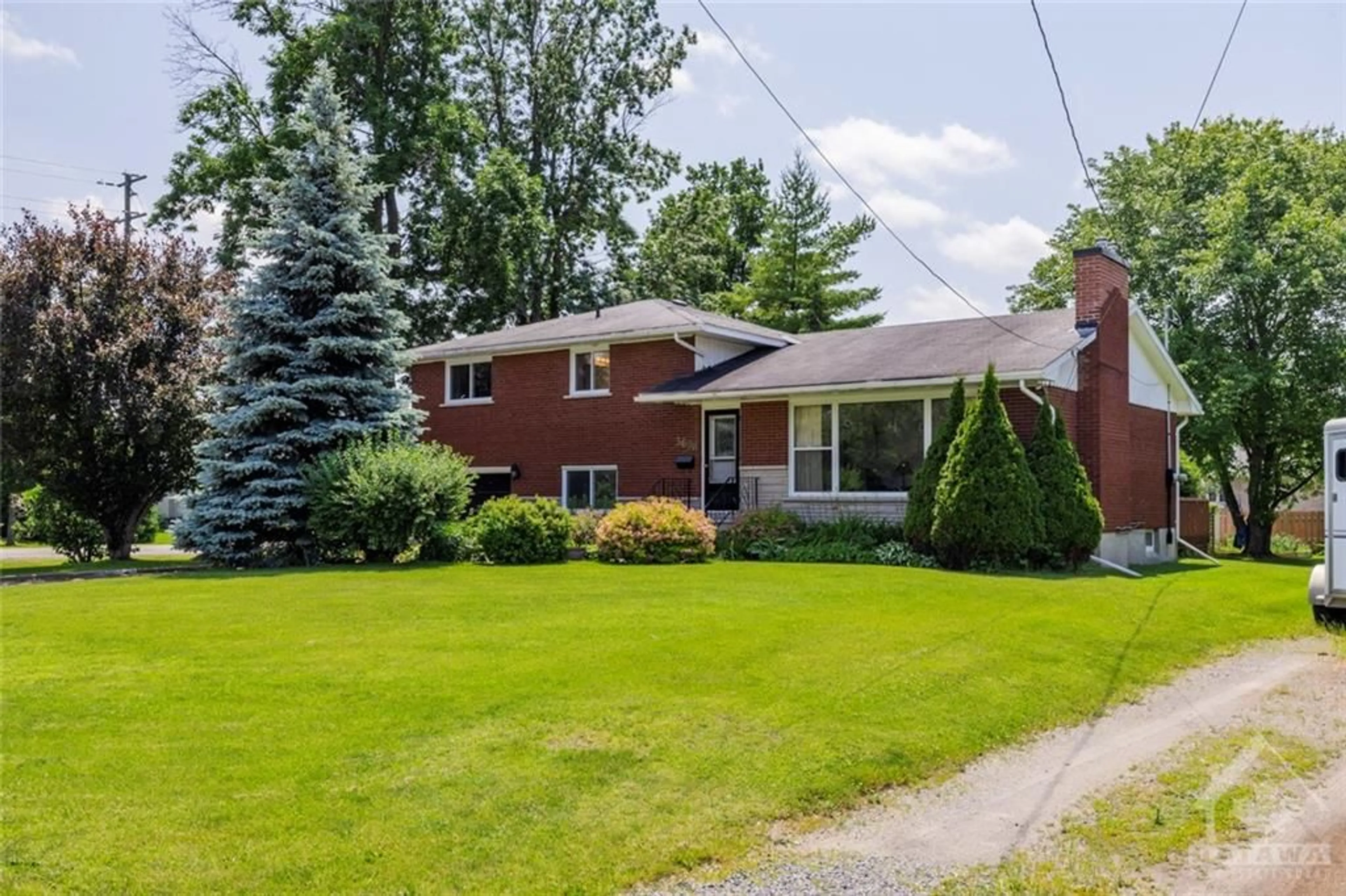 Frontside or backside of a home, cottage for 3698 MCBEAN St, Richmond Ontario K0A 2Z0