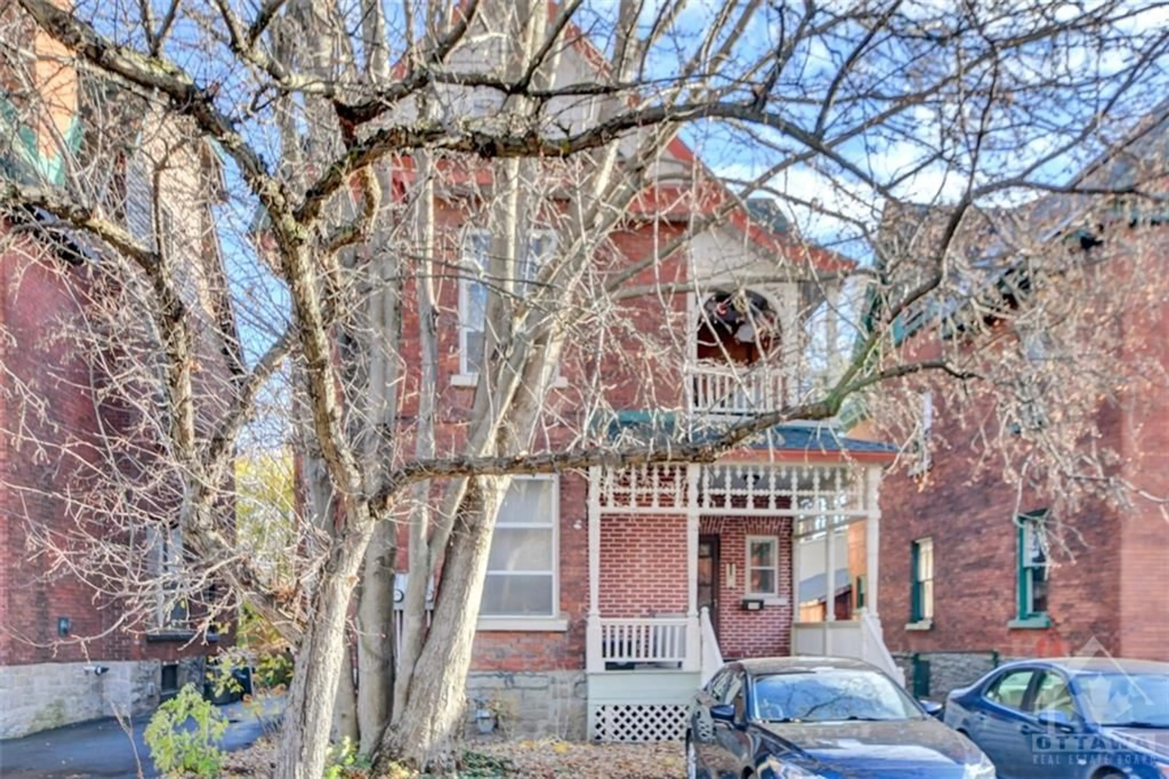 A pic from exterior of the house or condo, the street view for 100 JAMES St, Ottawa Ontario K1R 5M3