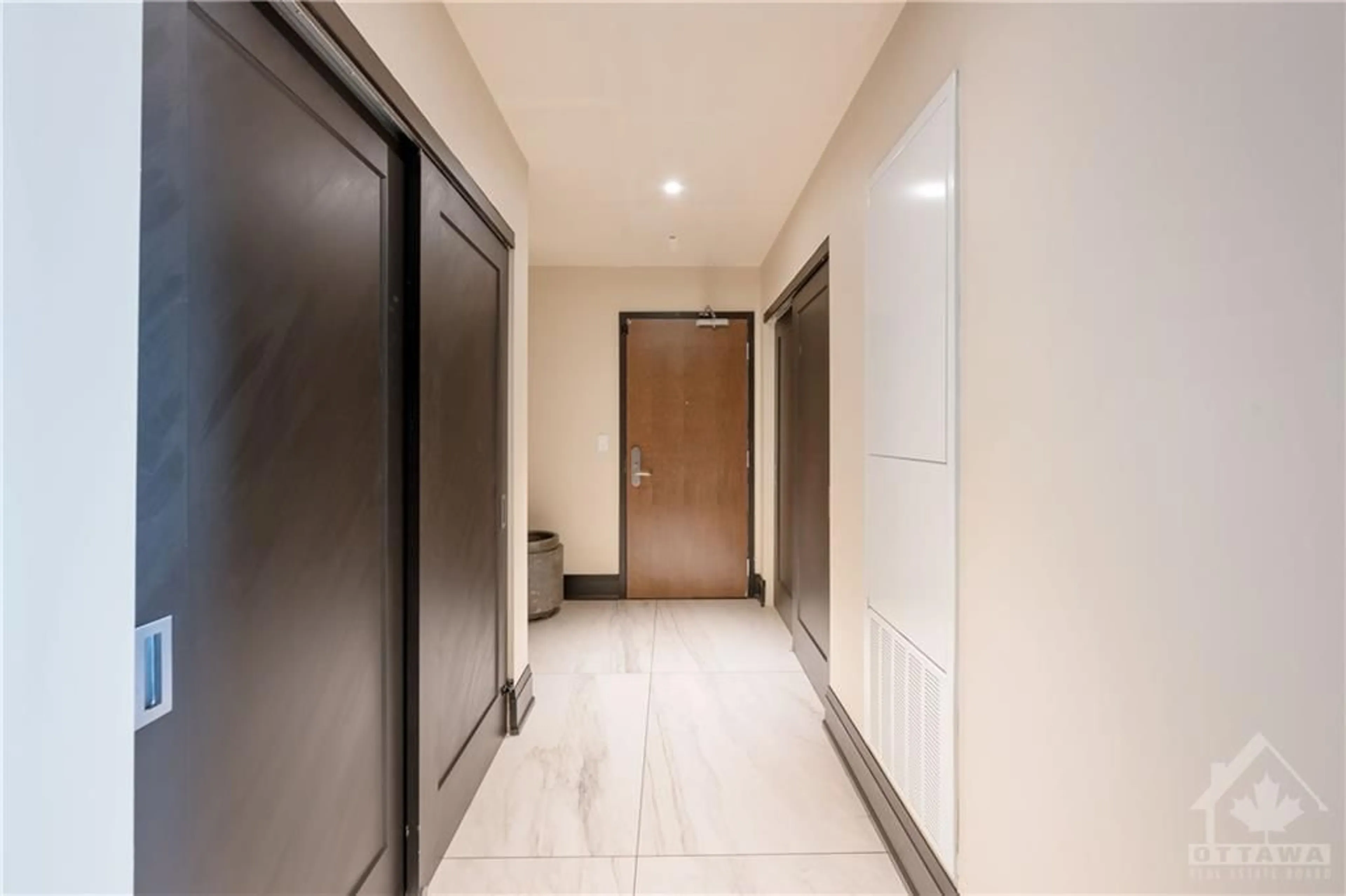 Indoor foyer, cement floor for 805 CARLING Ave #4101, Ottawa Ontario K1S 5W9