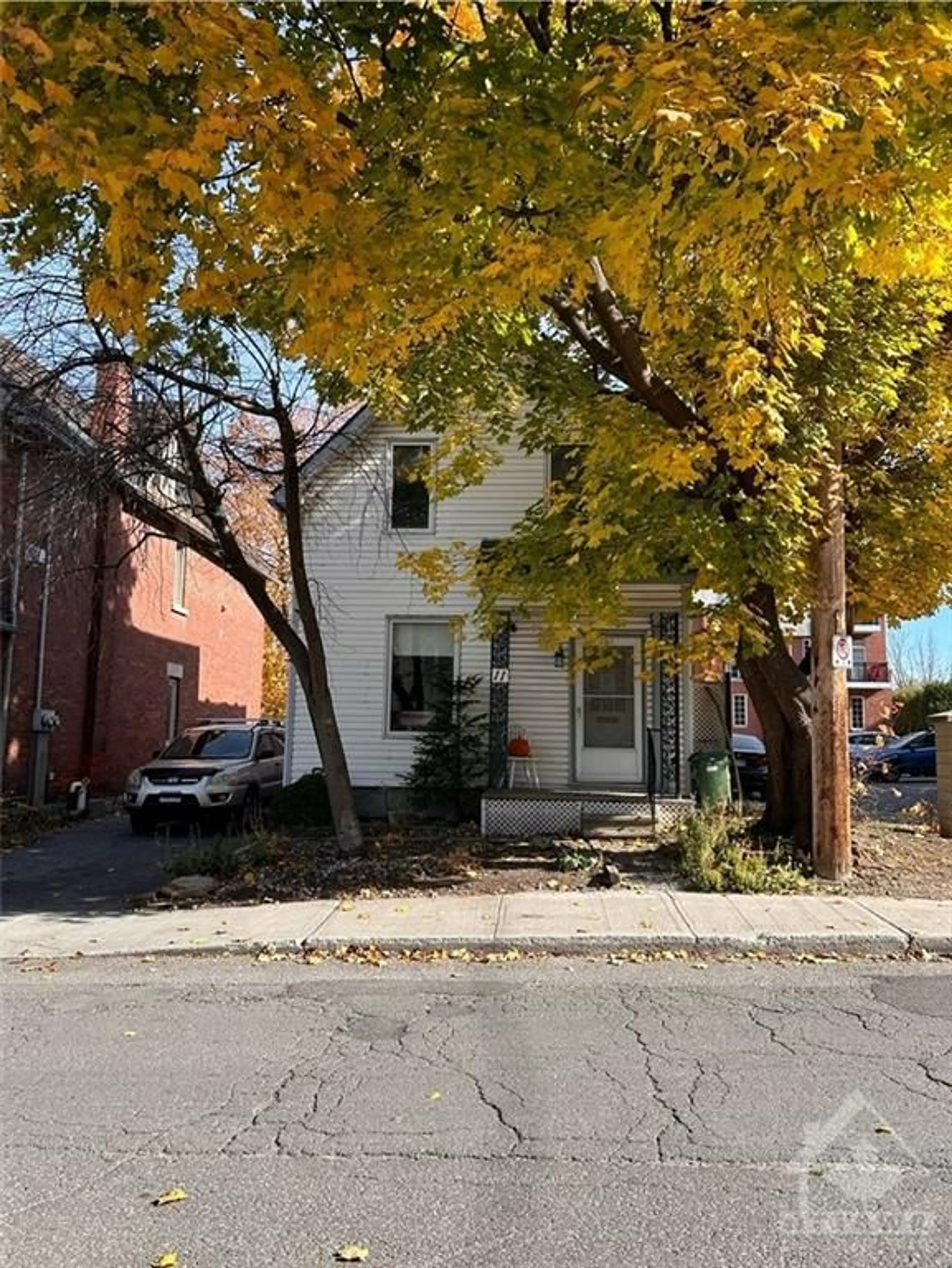 A pic from exterior of the house or condo, the street view for 11 MELROSE Ave, Ottawa Ontario K1Y 1T8