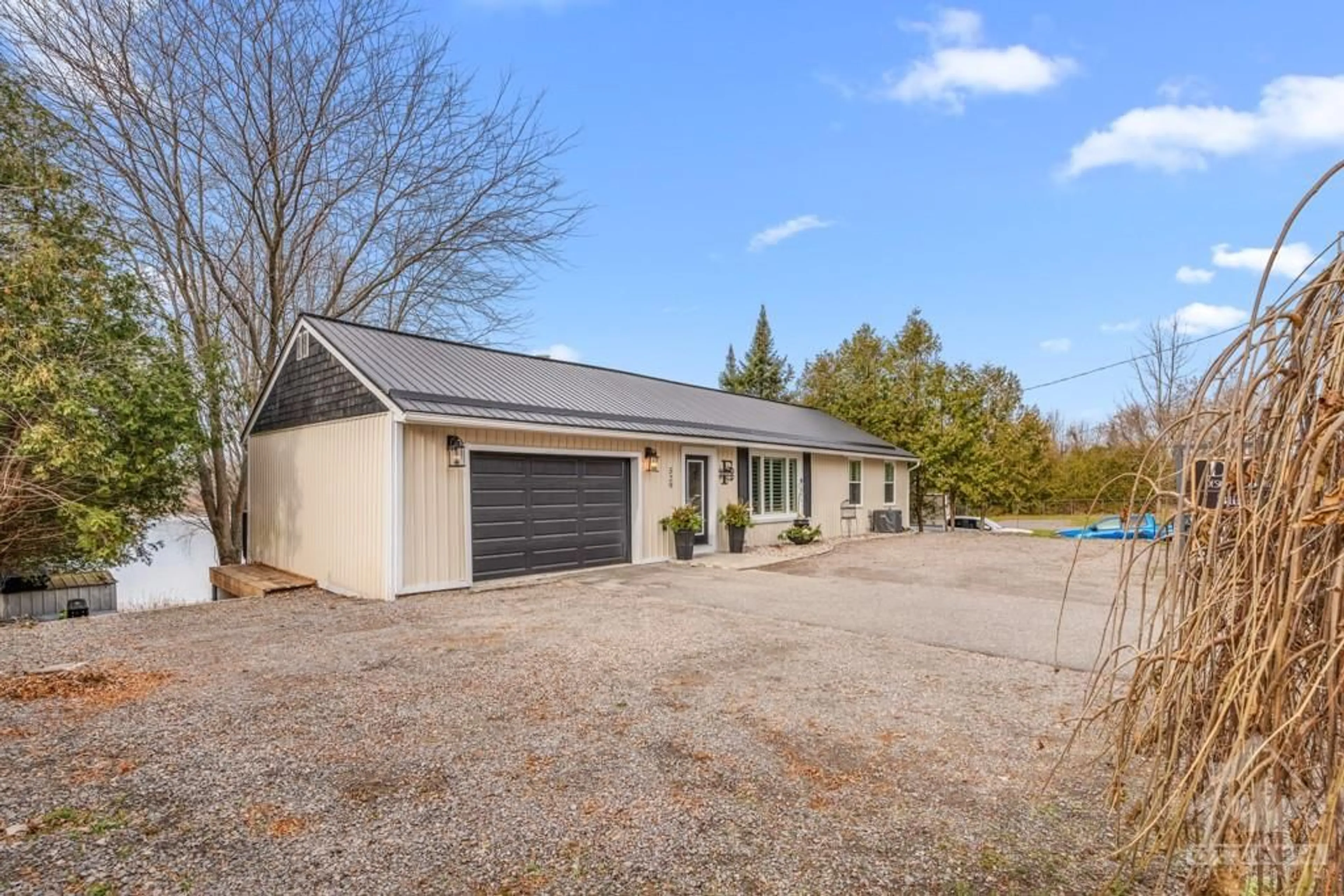 Frontside or backside of a home, cottage for 529 MAIN St, Merrickville Ontario K0G 1N0