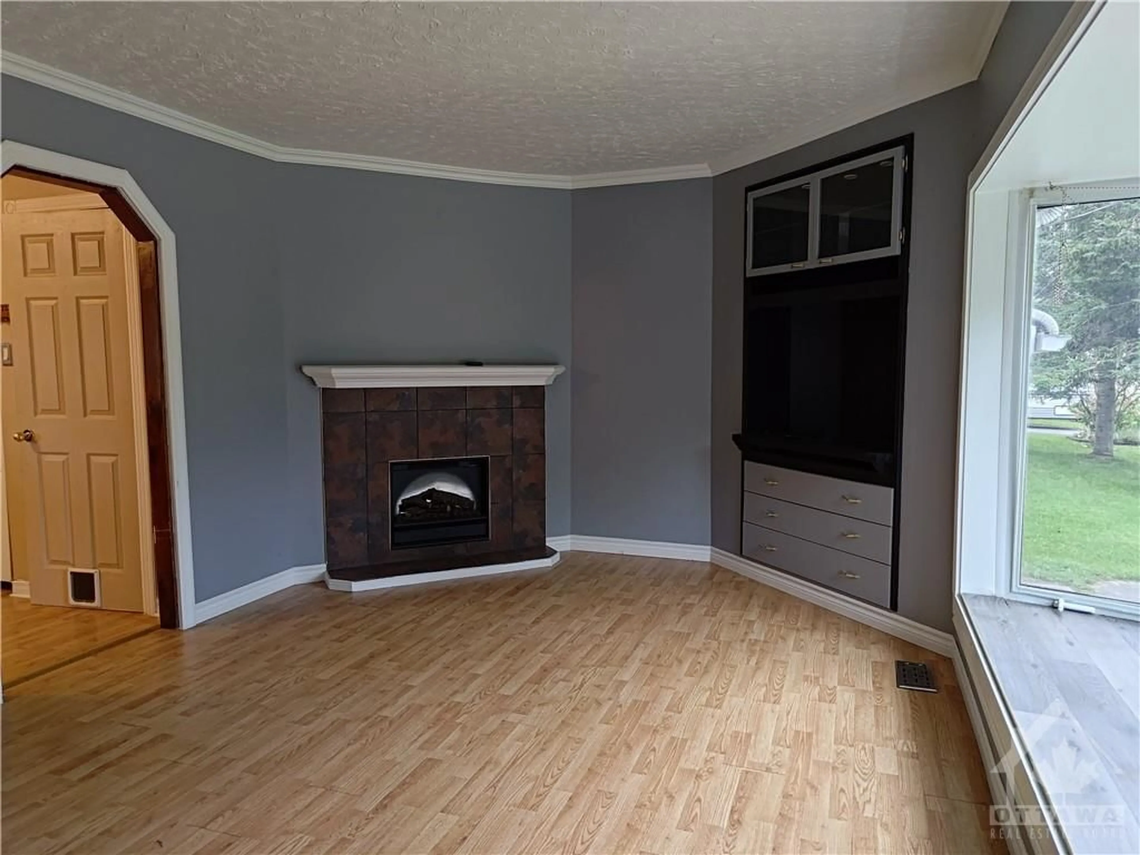 A pic of a room, wood floors for 1517 MAYRENE Cres, Ottawa Ontario K4P 1B2